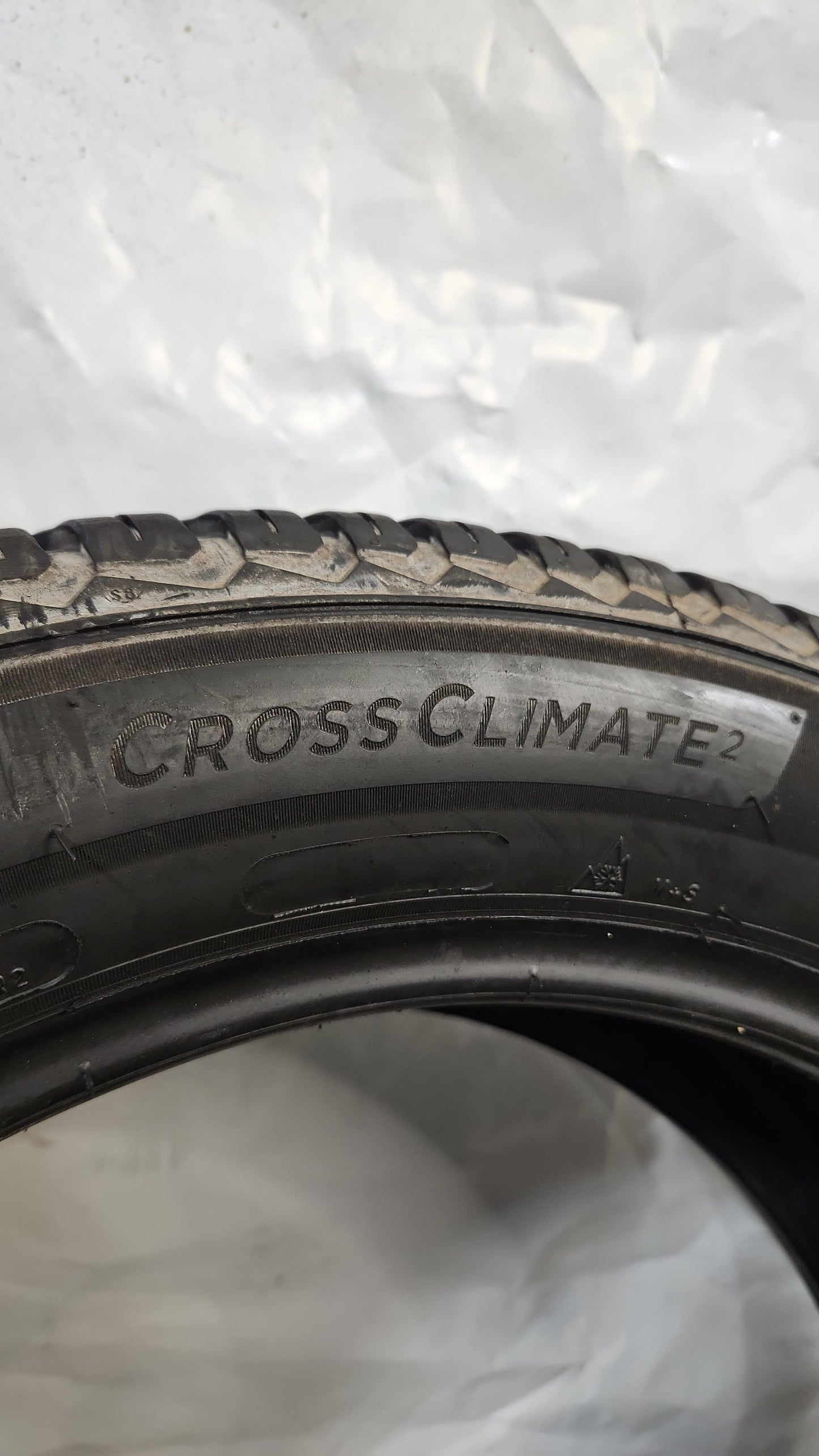 Used Tire - 235/55R20 Michelin CrossClimate 2