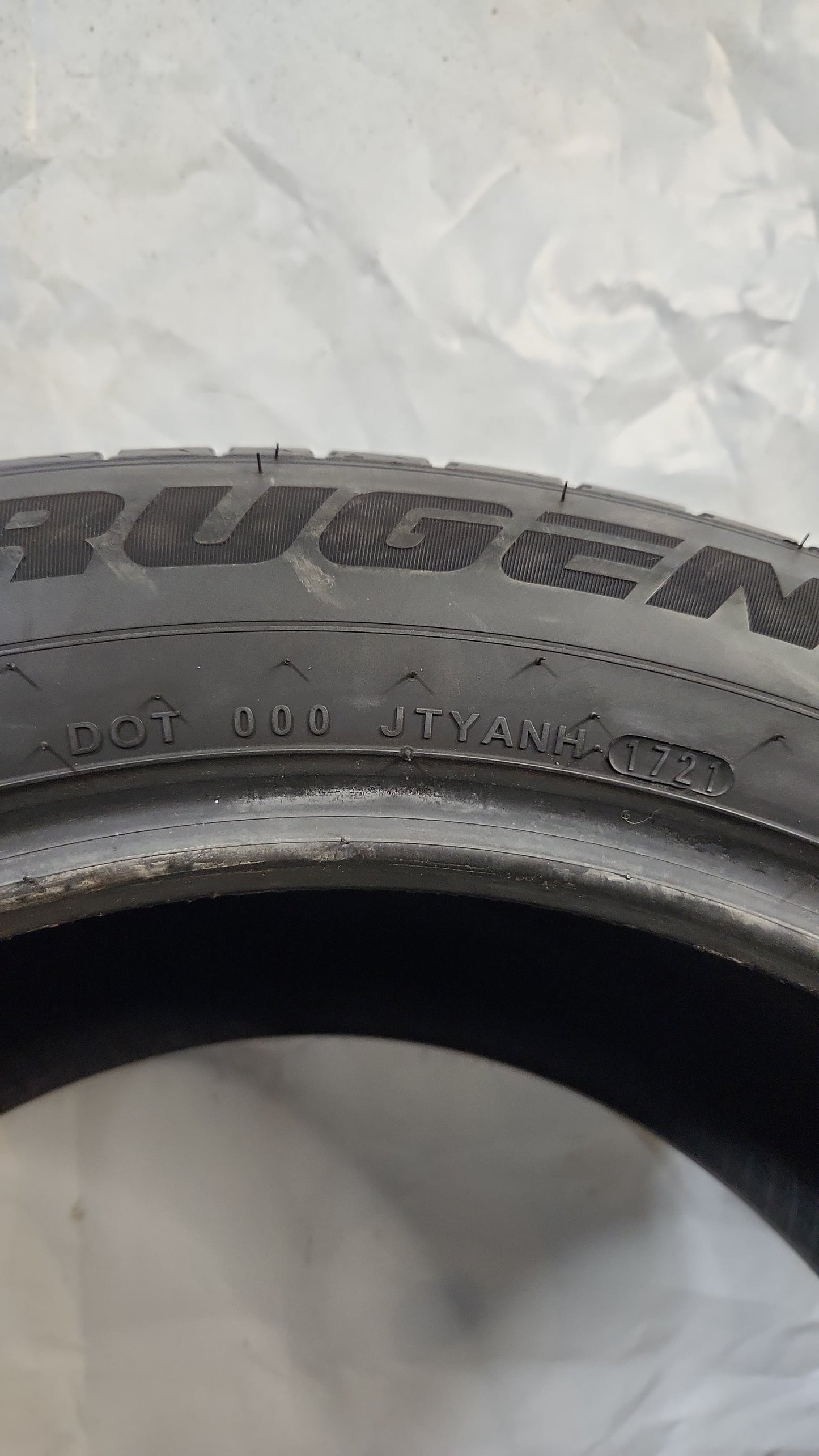 Used Tire - 235/55R19 Kumho Crugen Premium