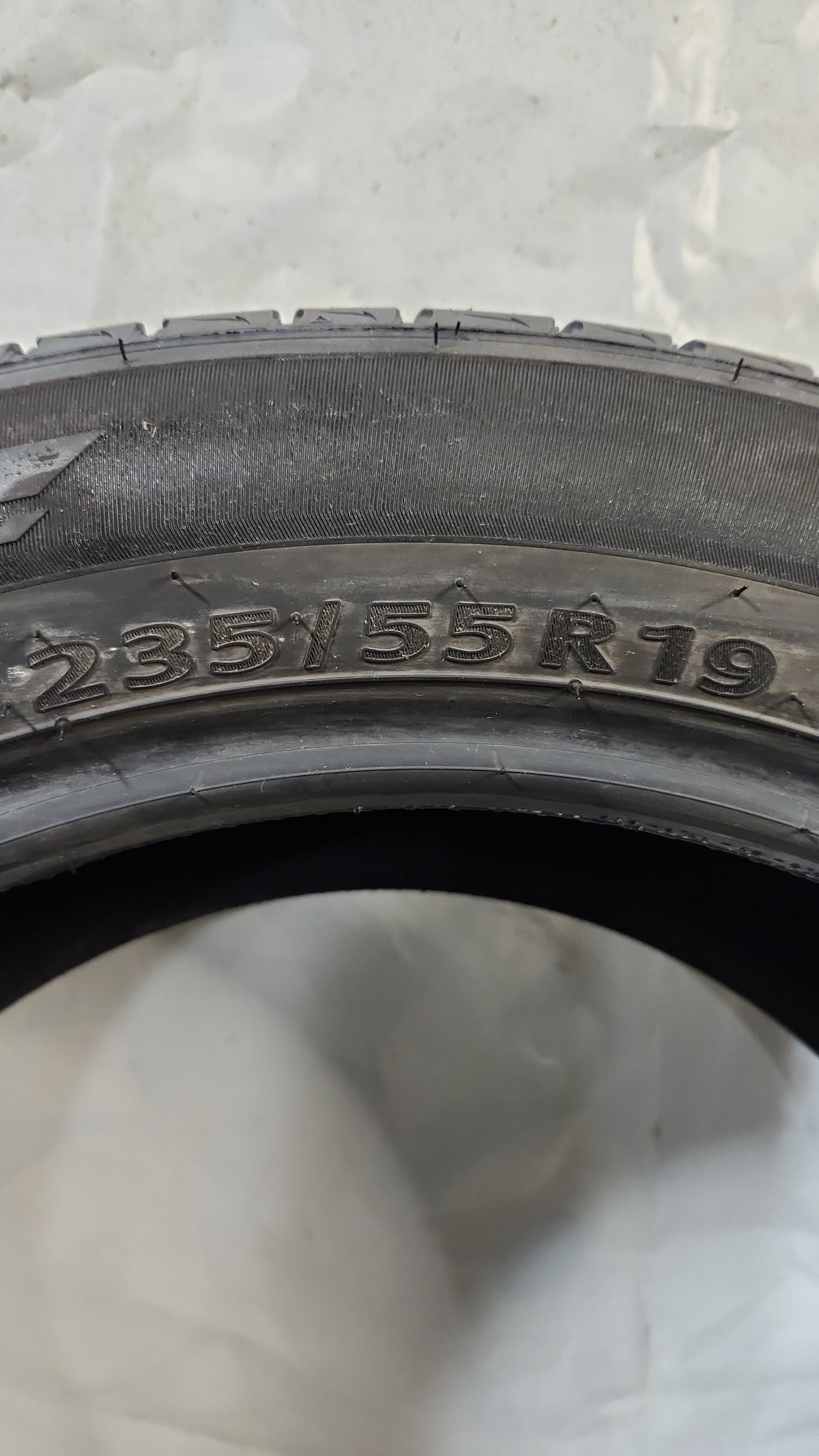 Used Tire - 235/55R19 Kumho Crugen Premium
