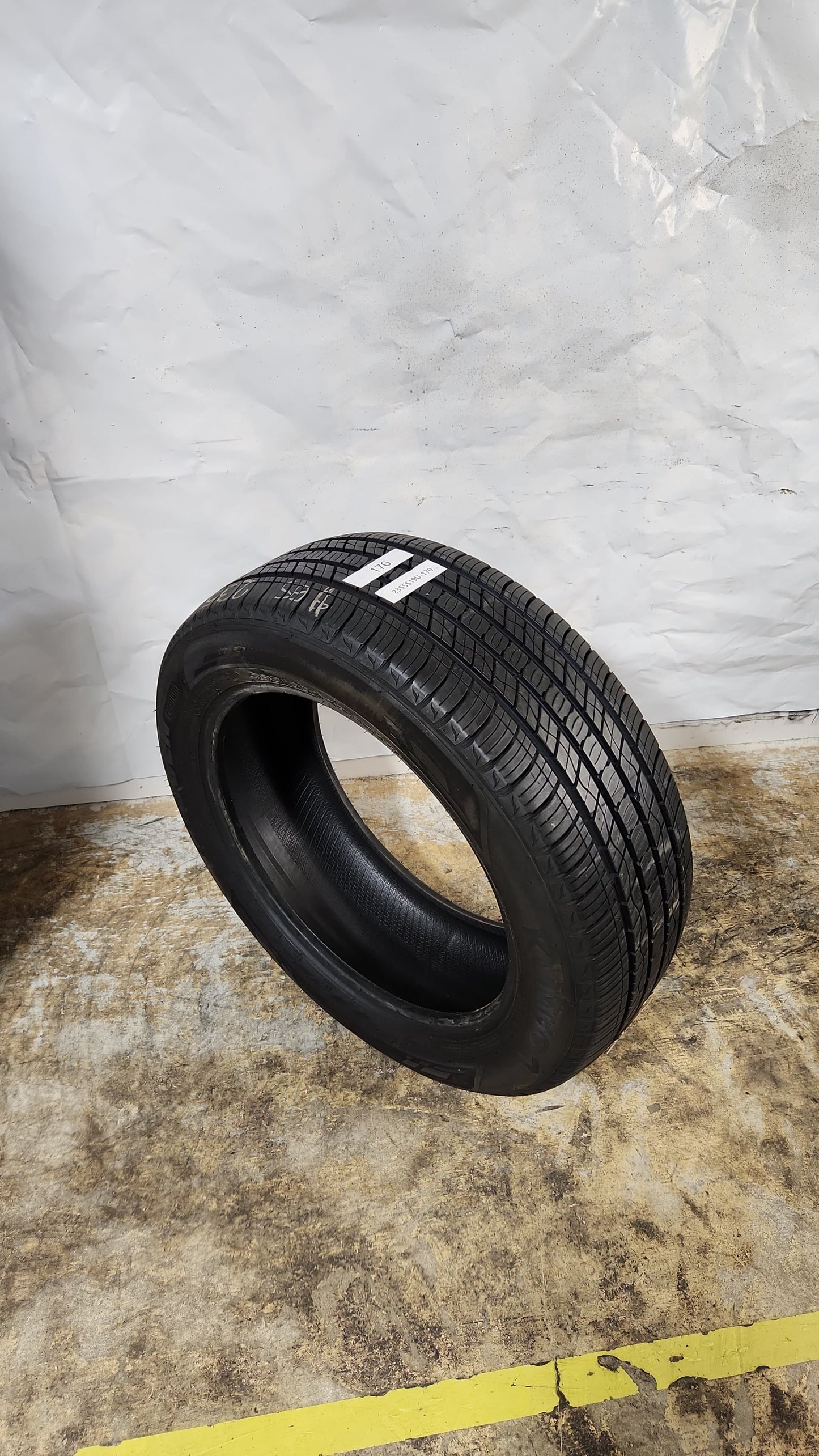 Used Tire - 235/55R19 Kumho Crugen Premium