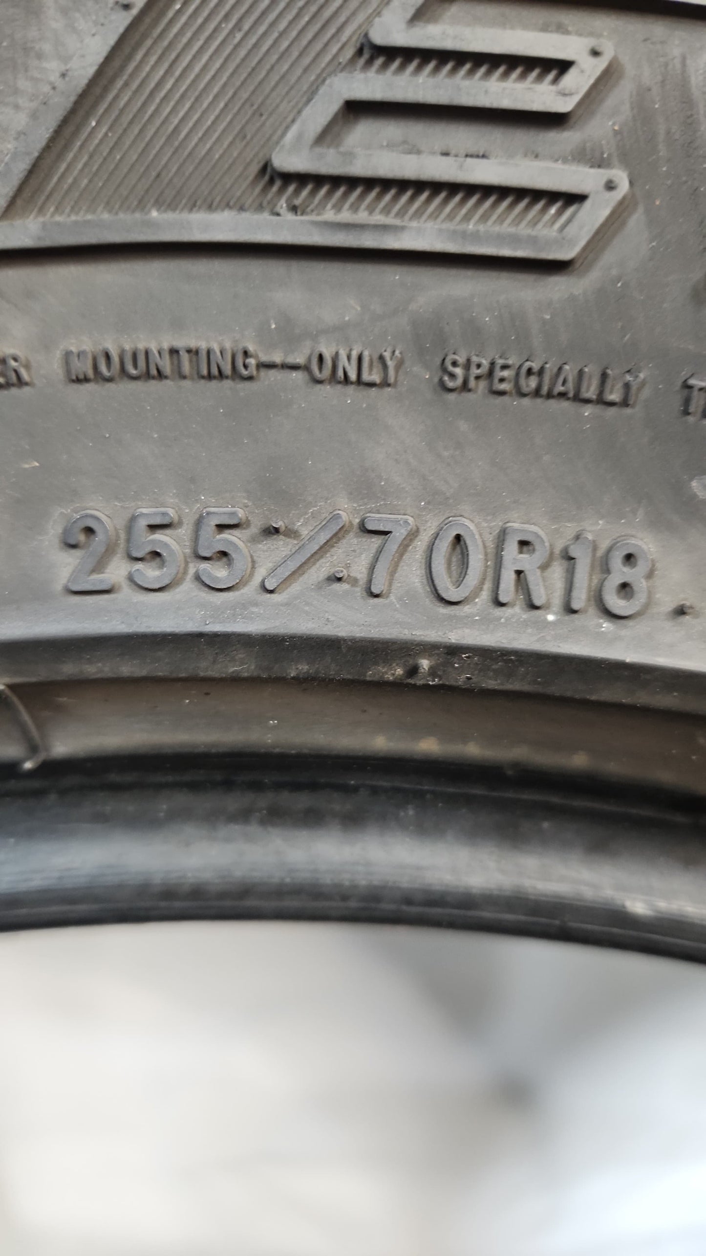 Used Tire - 255/70R18 Goodyear Wrangler Duratrac 9/32