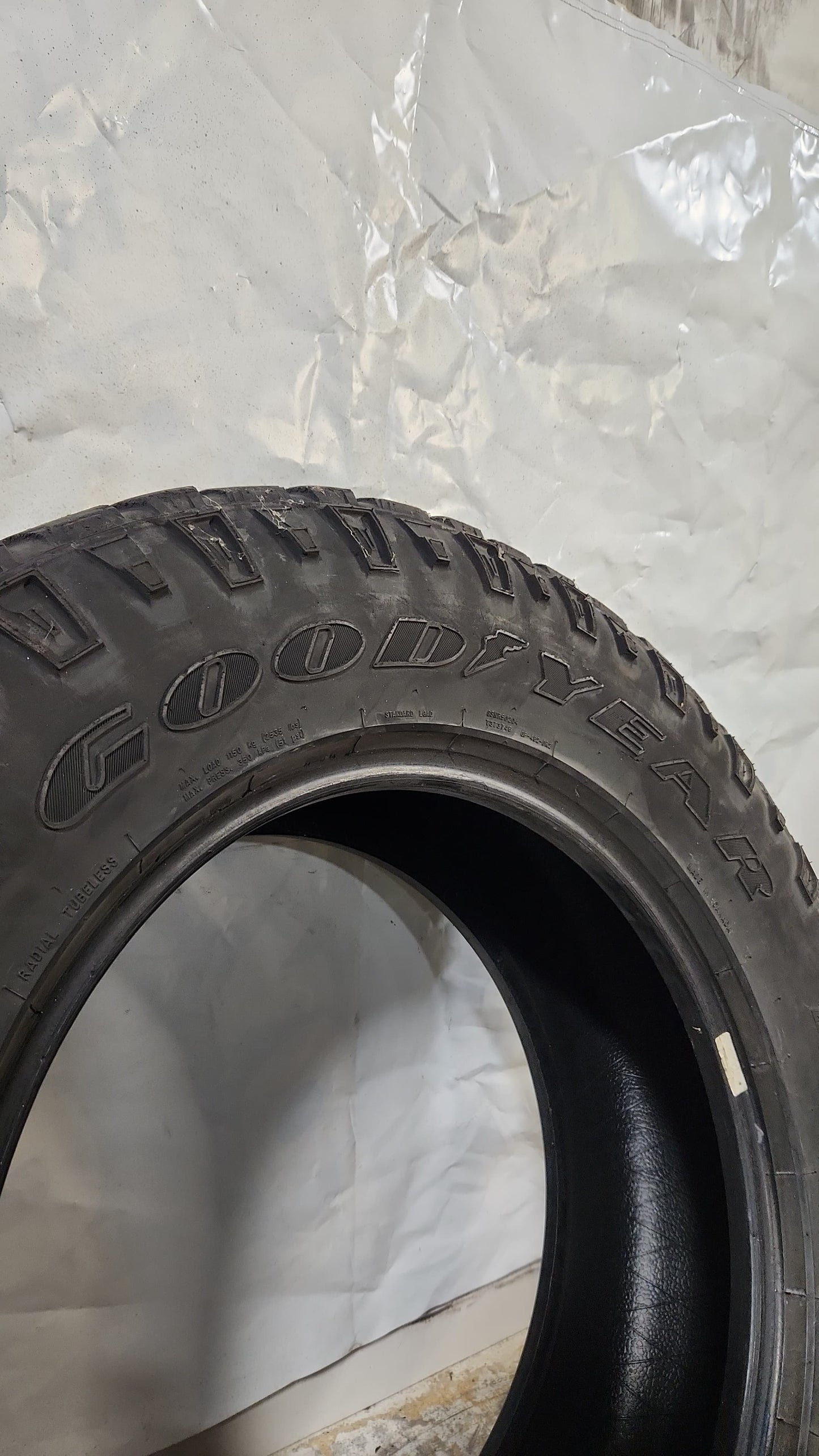 Used Tire - 255/70R18 Goodyear Wrangler Duratrac 9/32