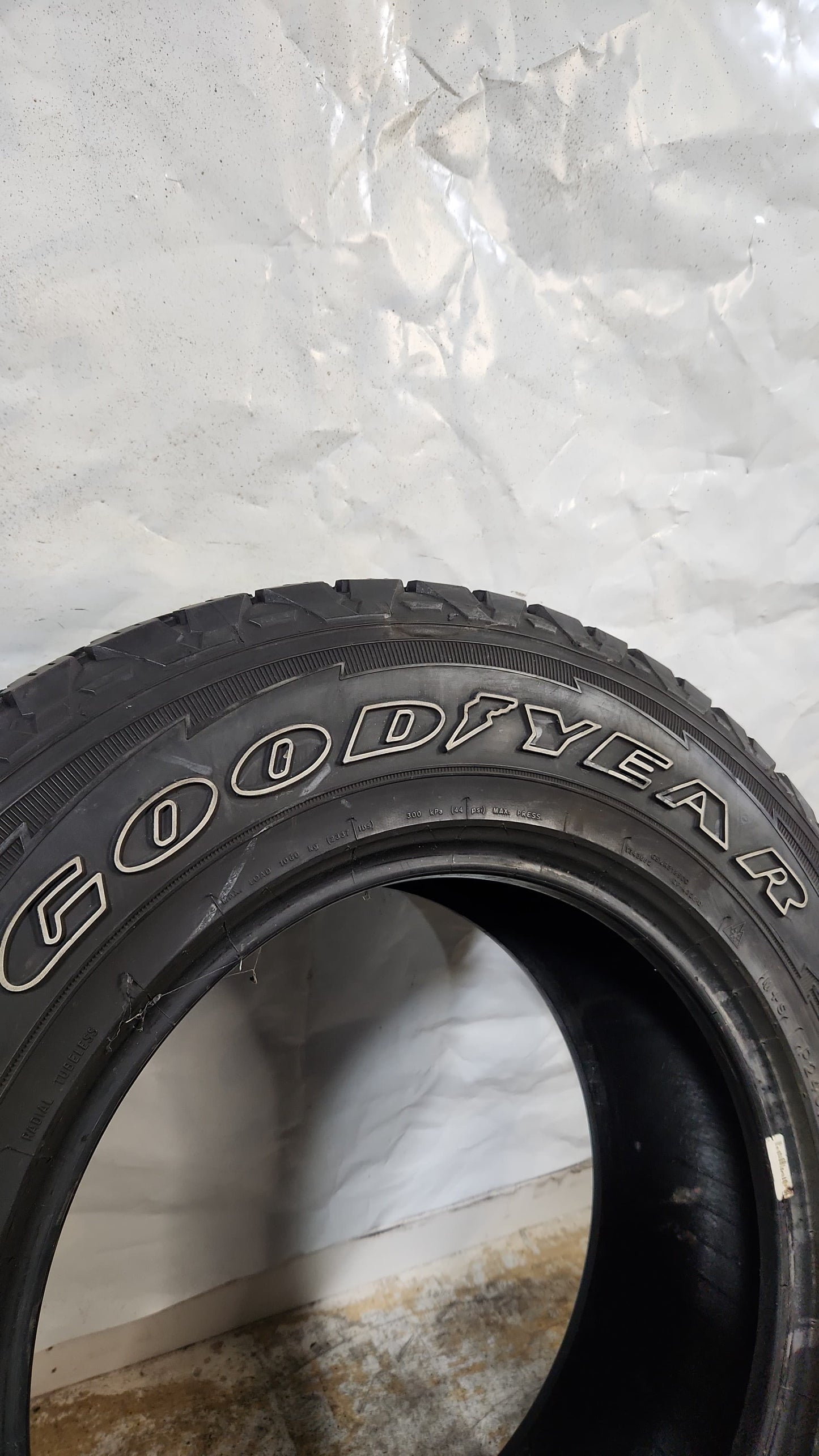 Used Tire - 245/75R17 Goodyear Wrangler