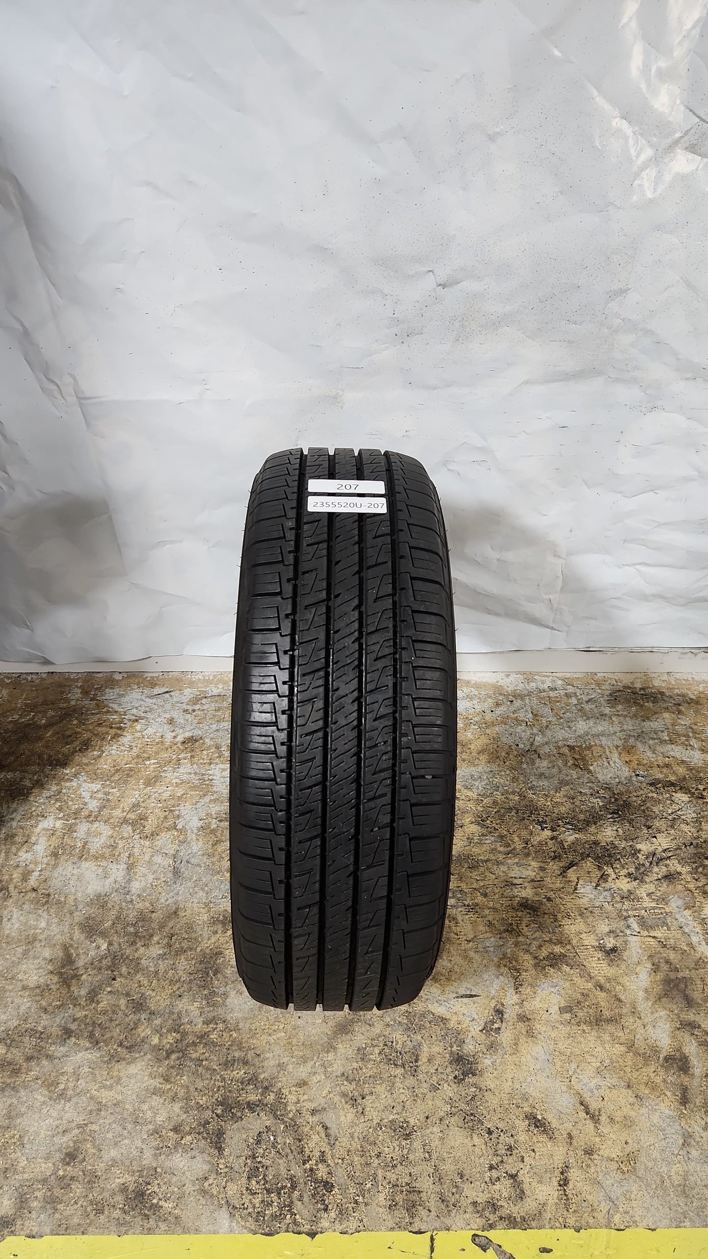 Used Tire - 235/55R20 Goodyear Assurance Maxlife 10/32