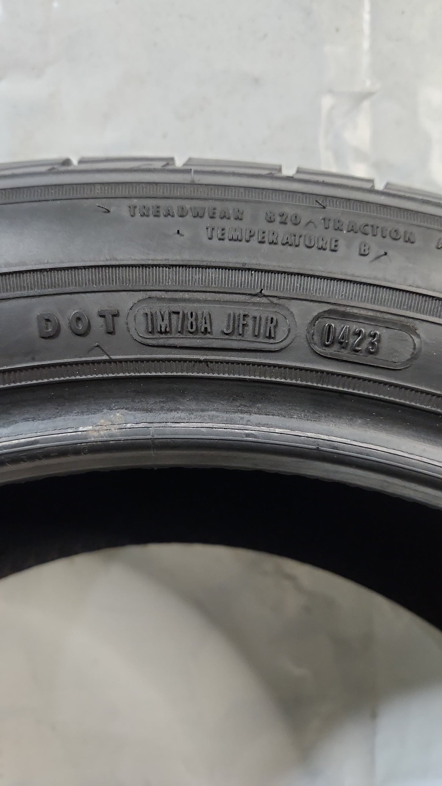 Used Tire - 235/55R20 Goodyear Assurance Maxlife 10/32