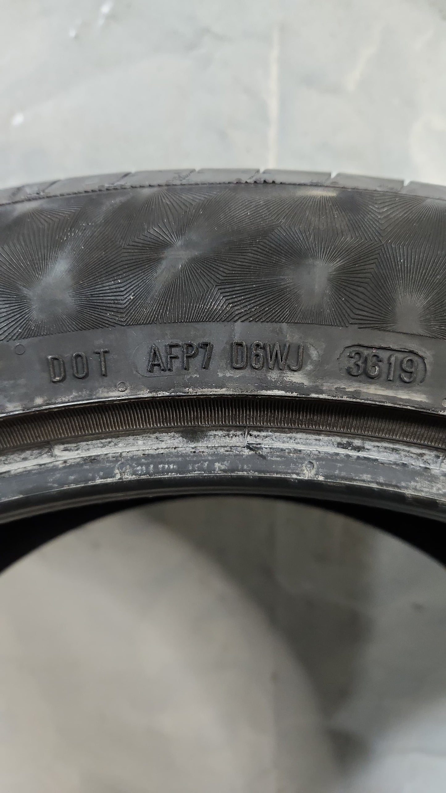 Used Tire - 325/40R22 Continental PremiumContact 6