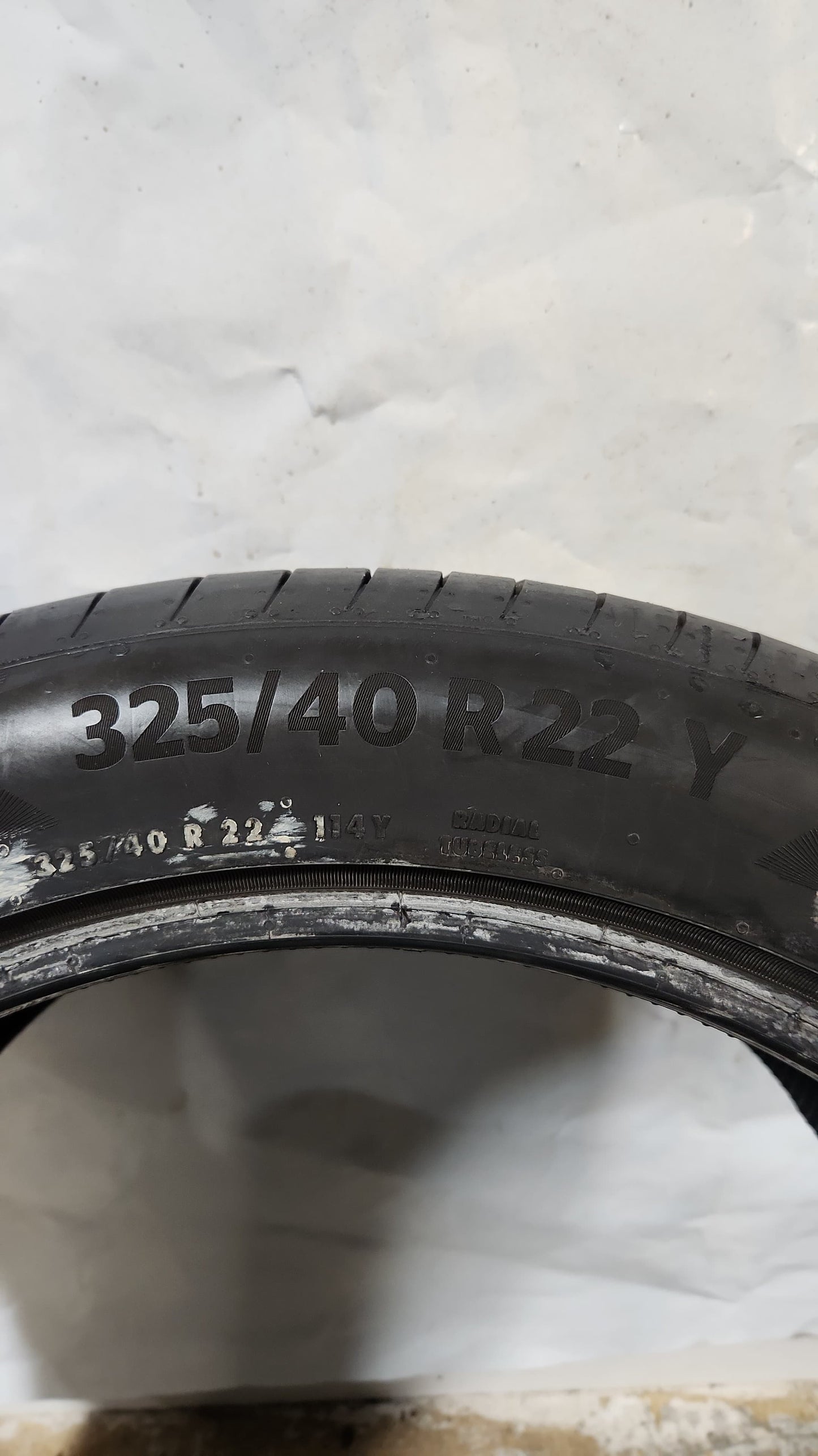 Used Tire - 325/40R22 Continental PremiumContact 6