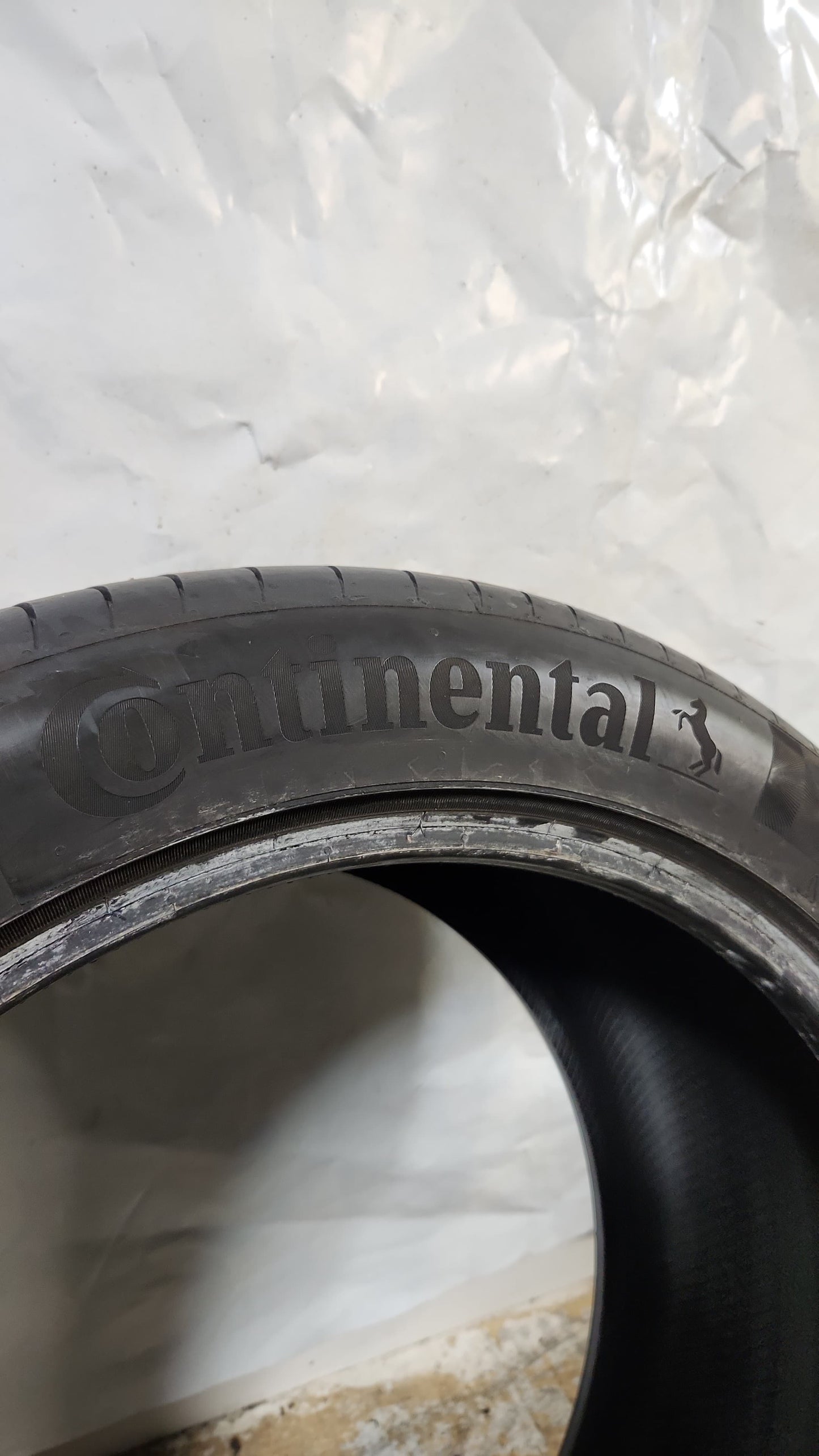 Used Tire - 325/40R22 Continental PremiumContact 6