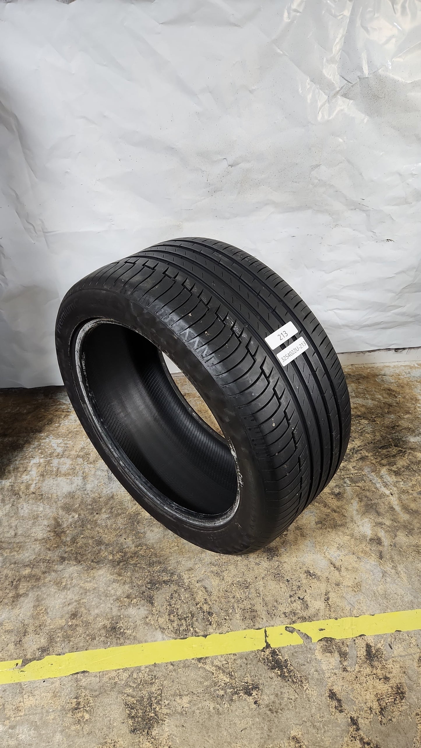 Used Tire - 325/40R22 Continental PremiumContact 6