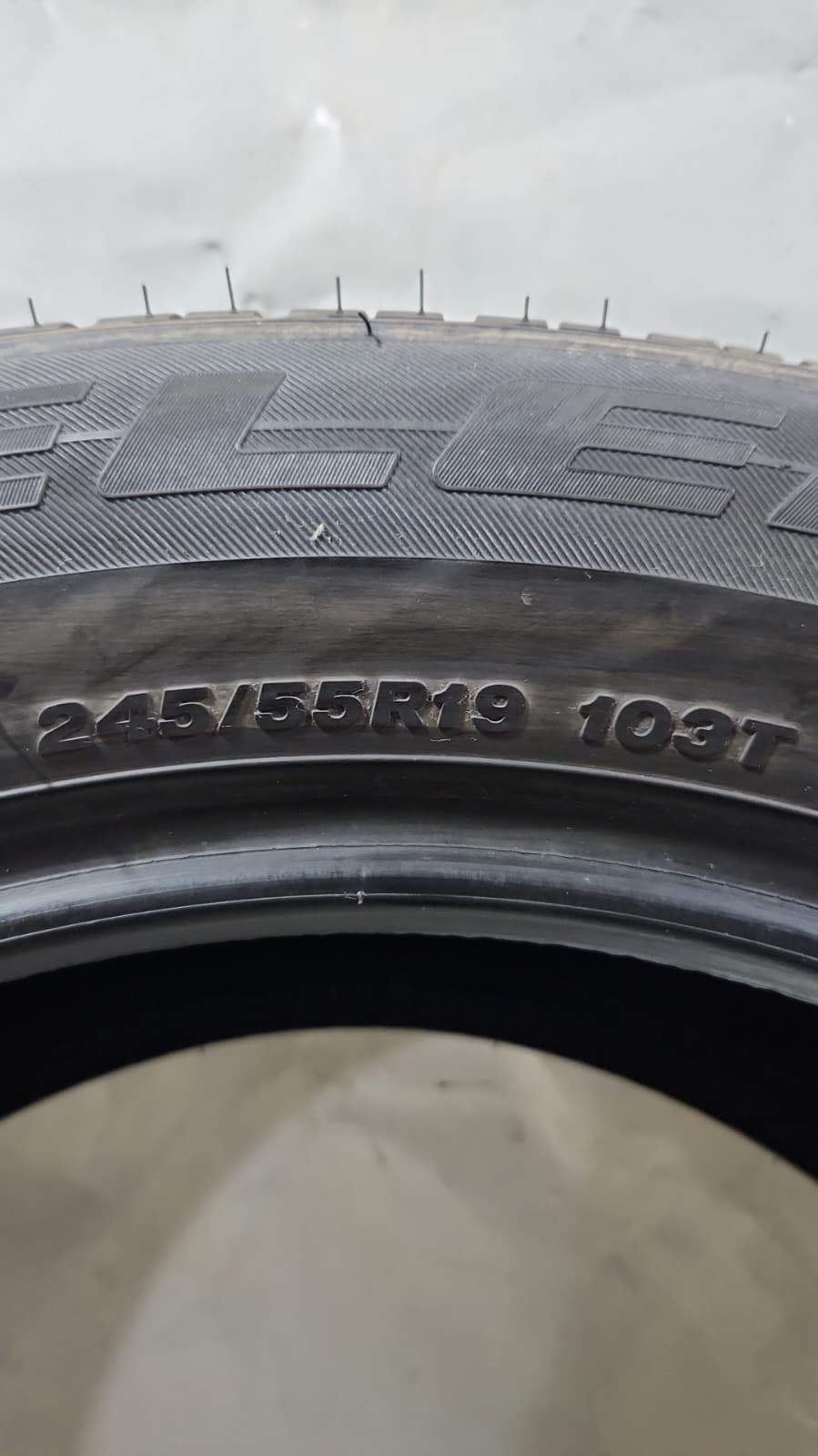 Used Tire - 245/55R19 Bridgestone Dueler H/L 422