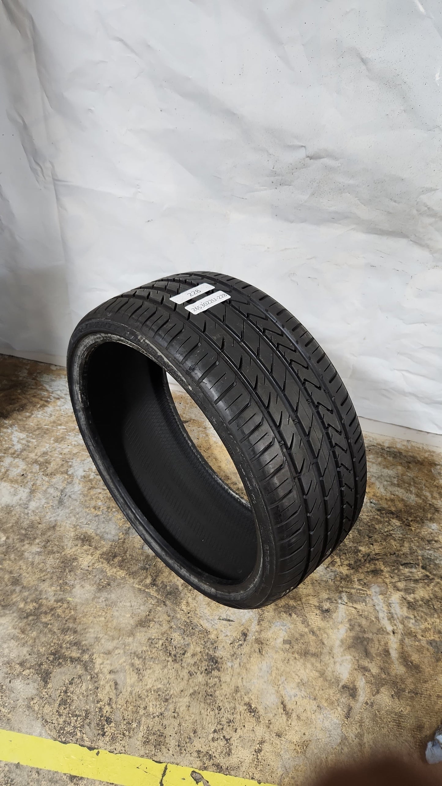 Used Tire - 265/30ZR22 Lexani LX-Twenty