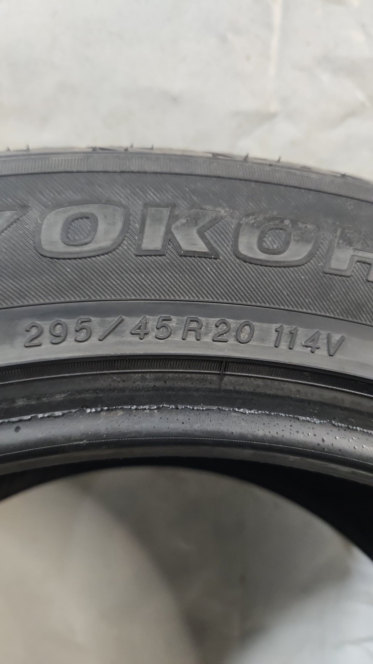 Used Tire - 295/45R20 Yokohama Parada Spec-X