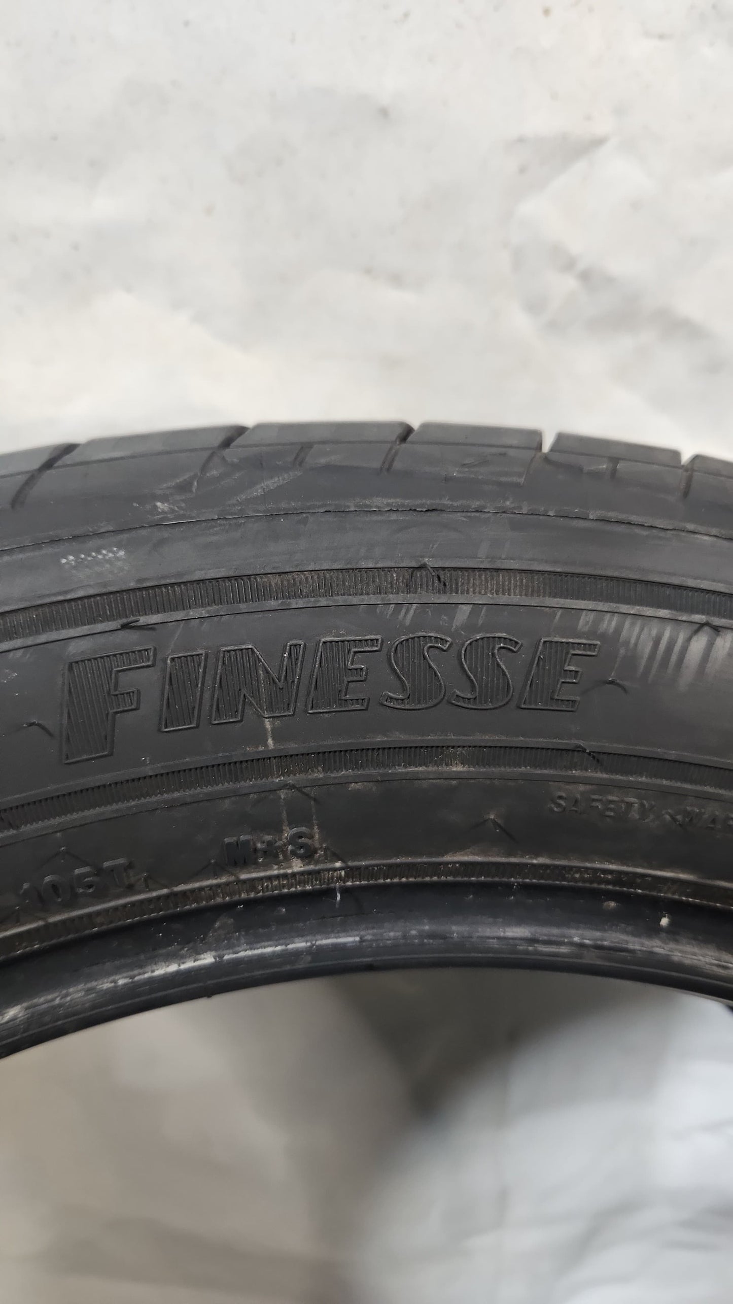 Used Tire - 255/50R20 Goodyear Assurance Finesse 7/32