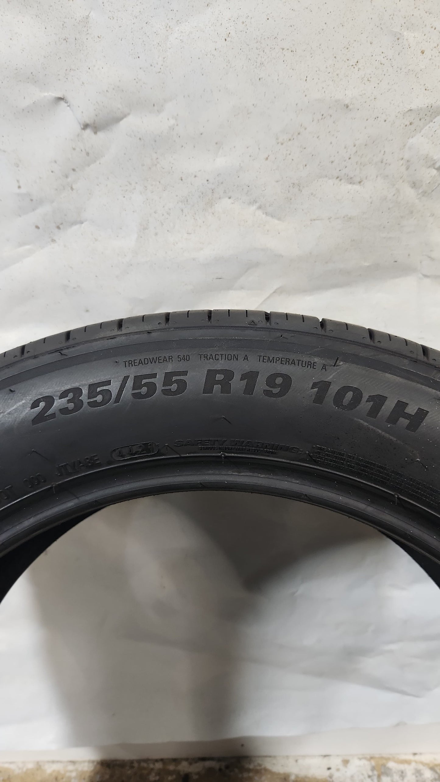 Used Tire - 235/55R19 Kumho Crugen HP71 7/32