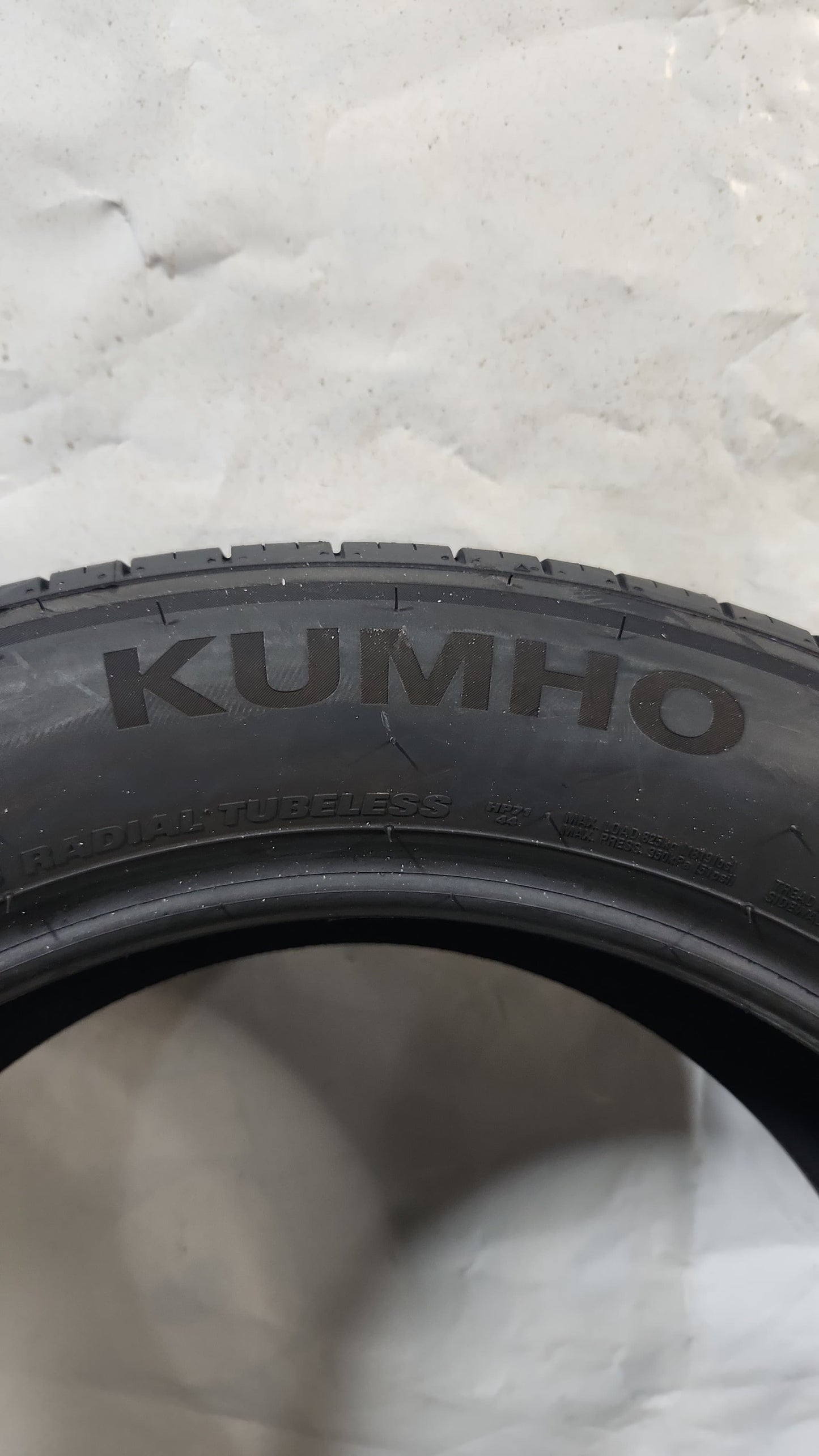 Used Tire - 235/55R19 Kumho Crugen HP71 7/32