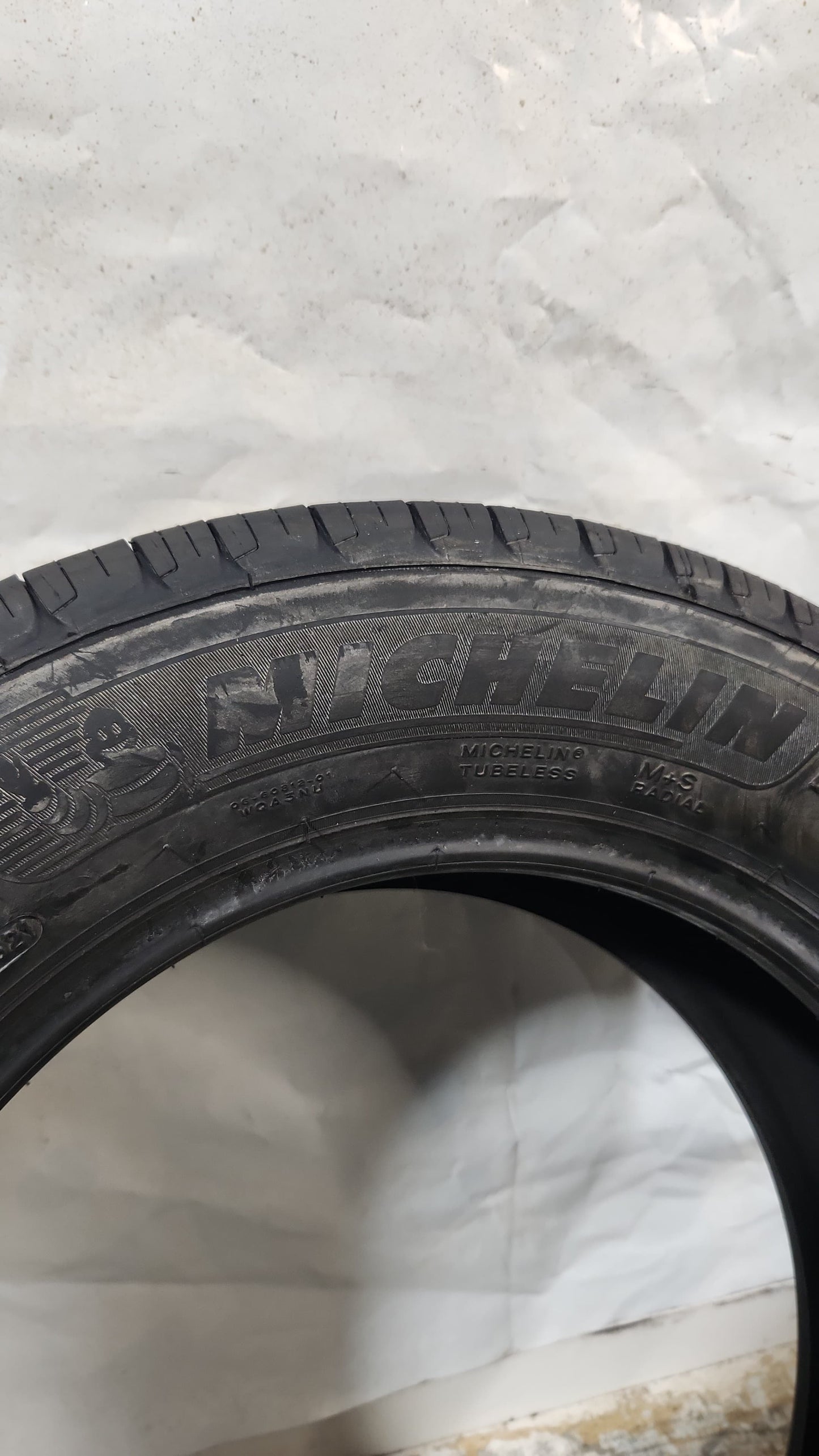 Used Tire - 225/65R17 Michelin Defender T+H 7/32