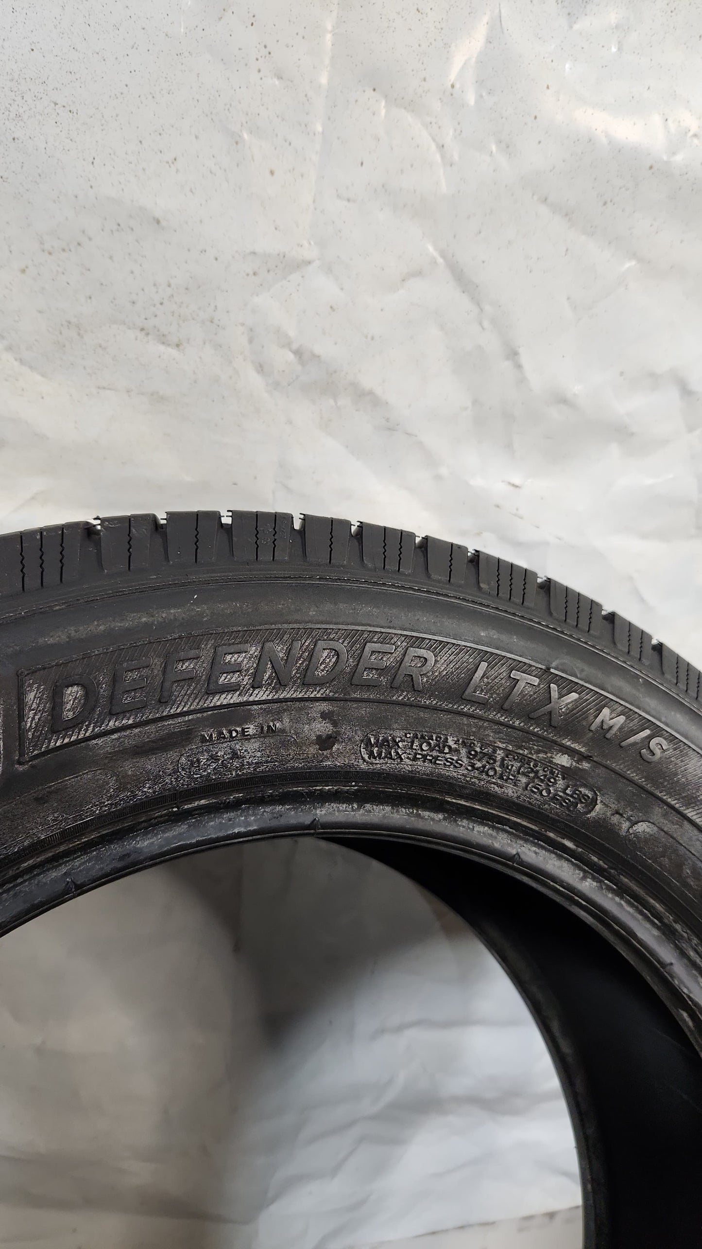 Used Tire - 235/60R18 Michelin Defender LTX M/S 7/32