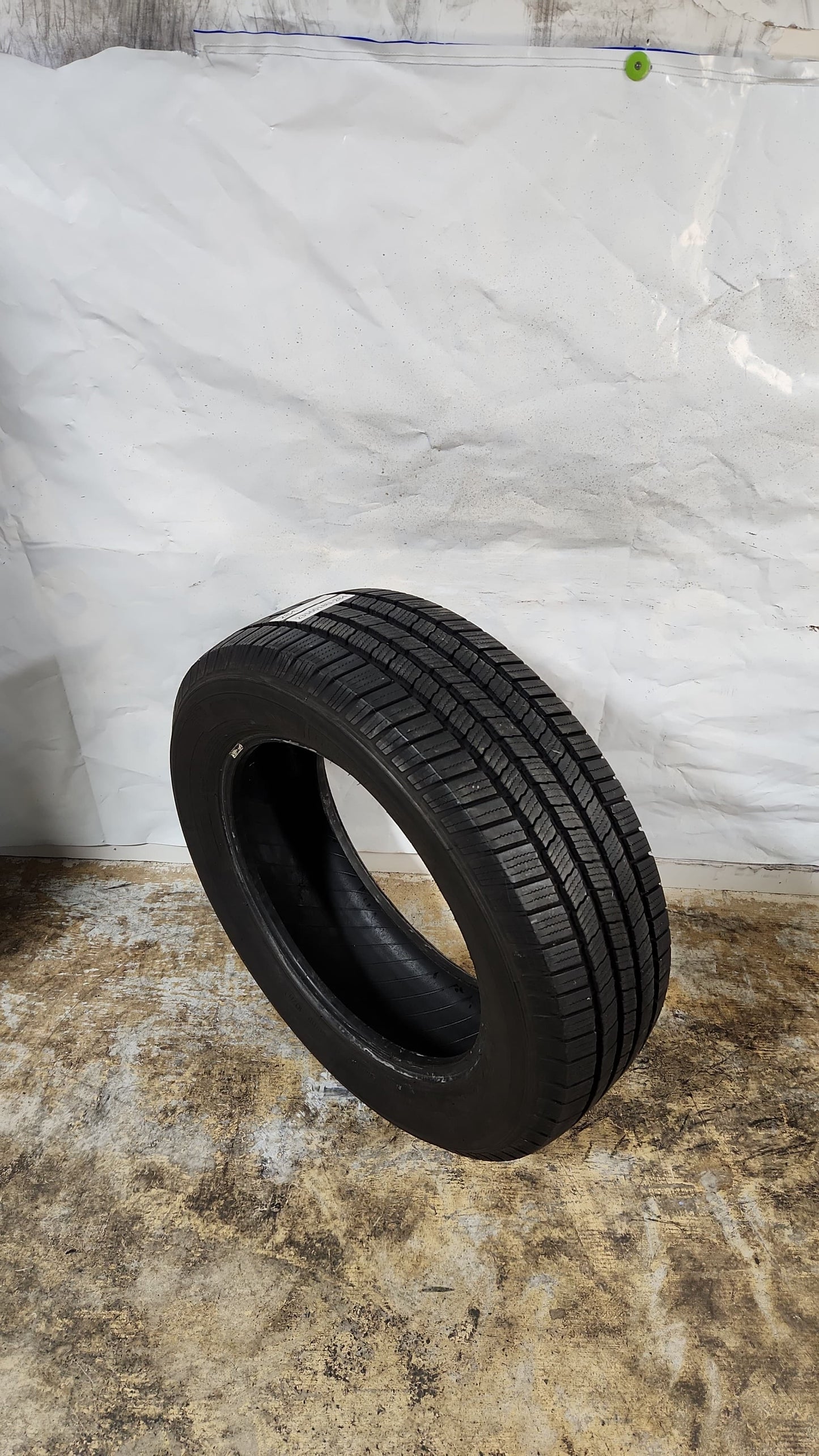Used Tire - 235/60R18 Michelin Defender LTX M/S 7/32