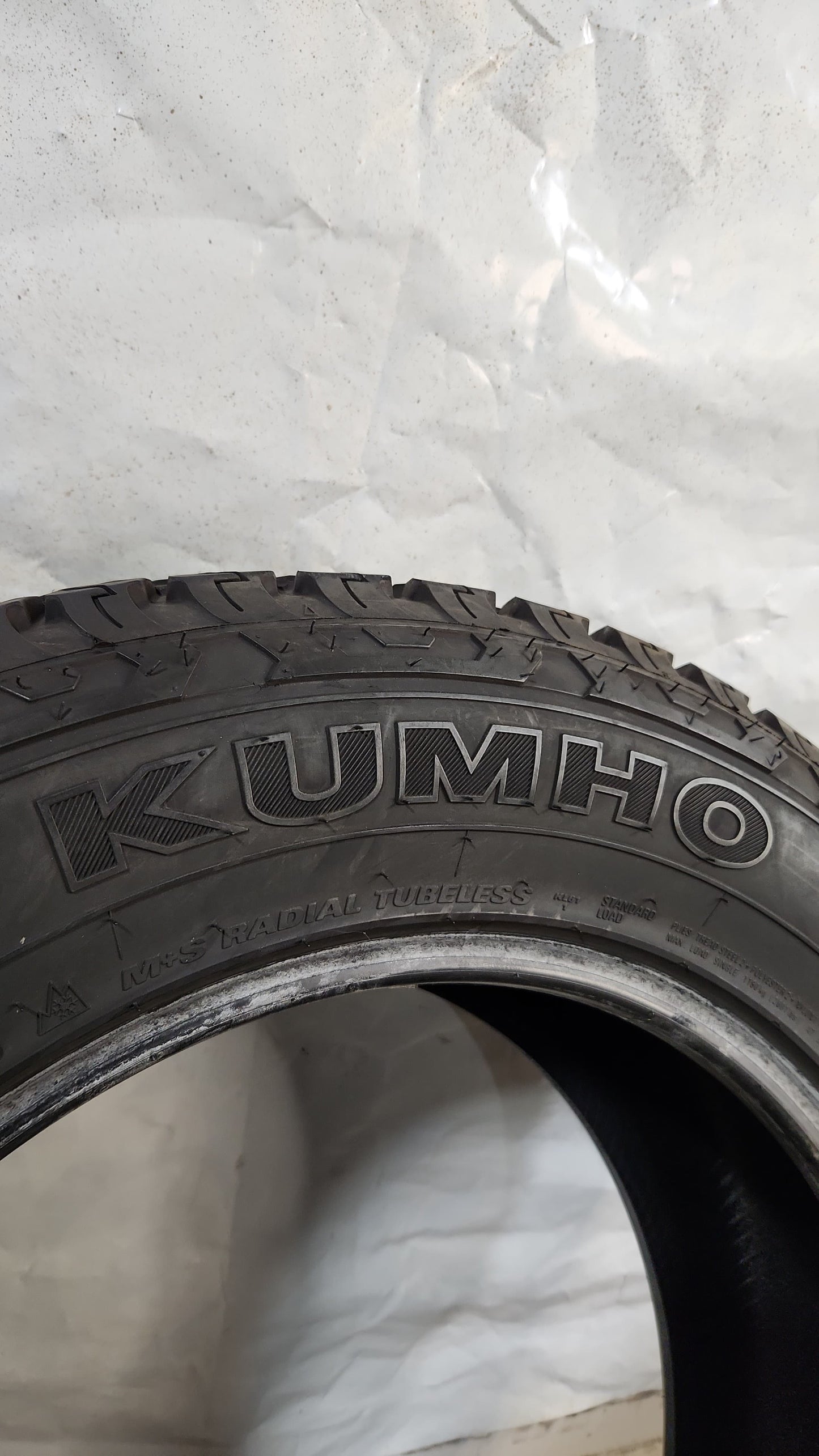 Used Tire - 275/60R20 Kumho Mavis Mountaineer APT
