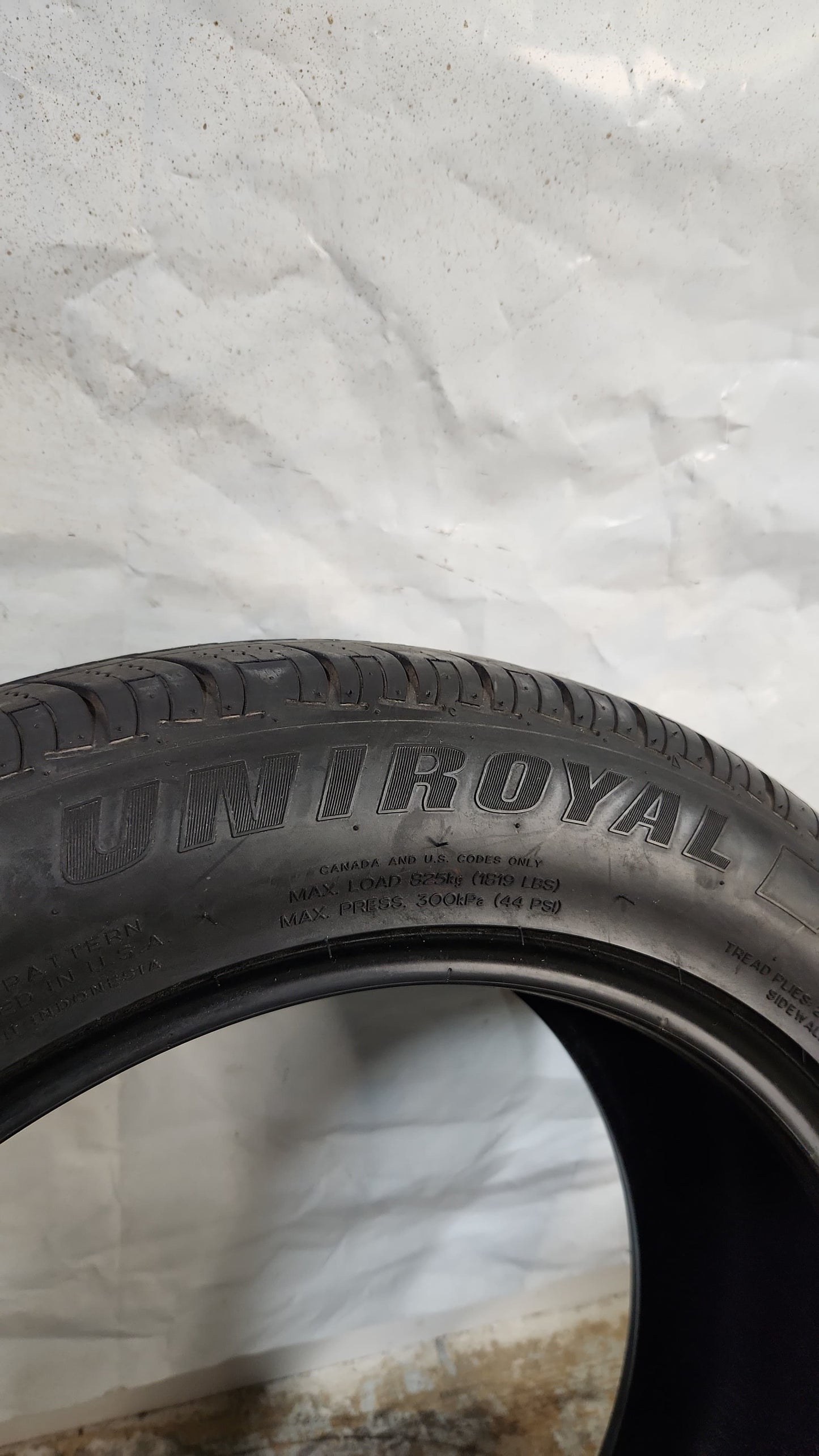 Used Tire - 235/55R19 Uniroyal Tiger Paw Touring A/S 7/32