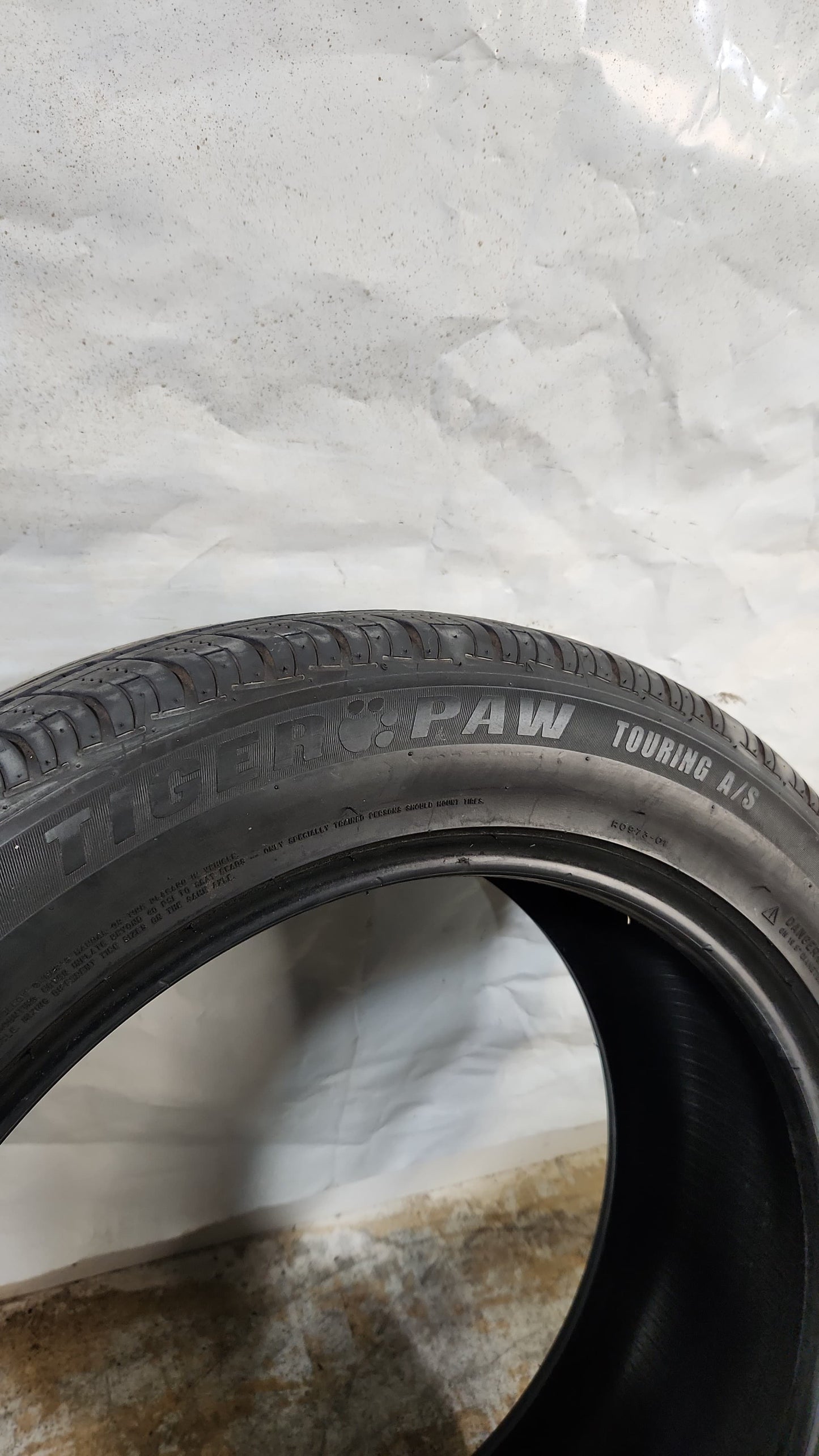 Used Tire - 235/55R19 Uniroyal Tiger Paw Touring A/S 7/32