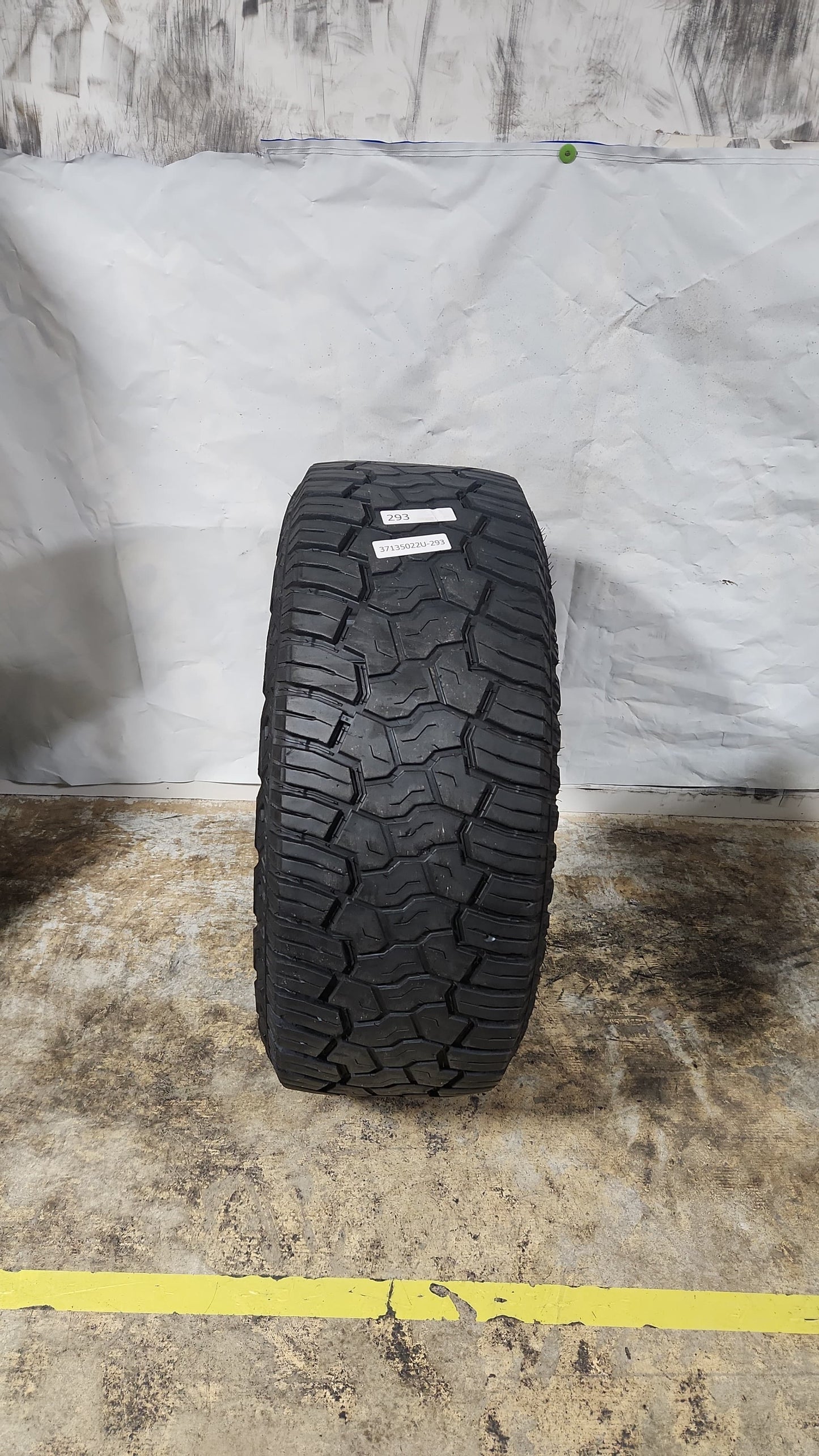 Used Tire - 37X13.50R22 LT Yokohama Geolandar X-AT 7/32