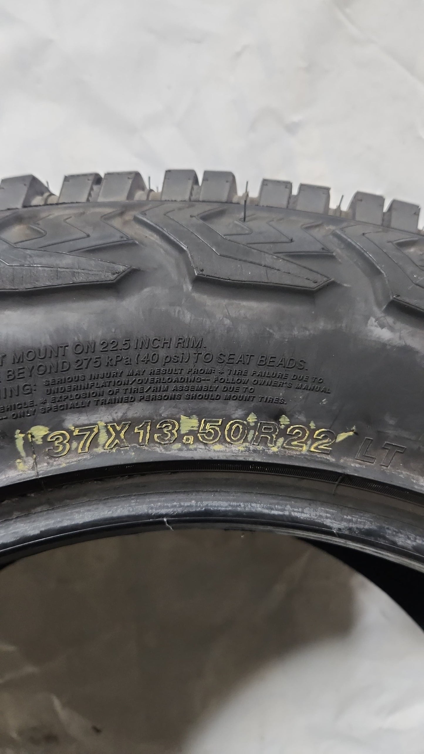 Used Tire - 37X13.50R22 LT Yokohama Geolandar X-AT 7/32
