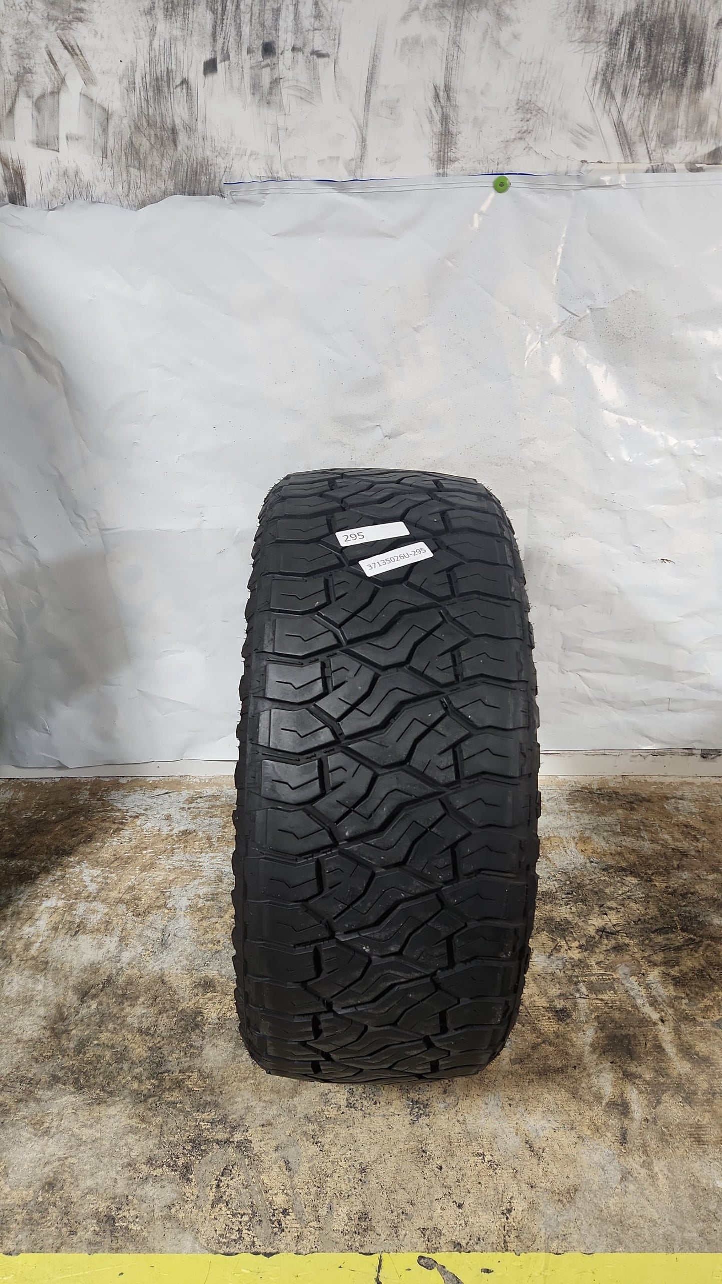 Used Tire - 37X13.50R26 LT Venom Power Terra Hunter R/T 7/32