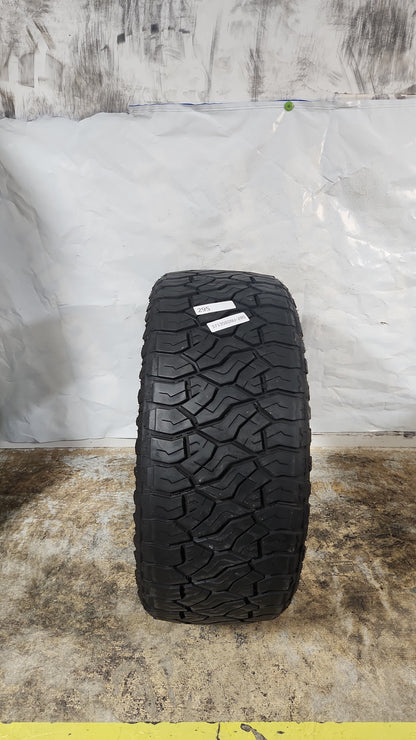 Used Tire - 37X13.50R26 LT Venom Power Terra Hunter R/T 7/32