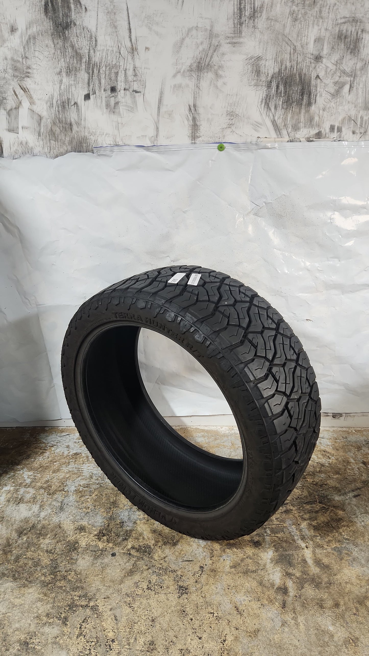 Used Tire - 37X13.50R26 LT Venom Power Terra Hunter R/T 7/32