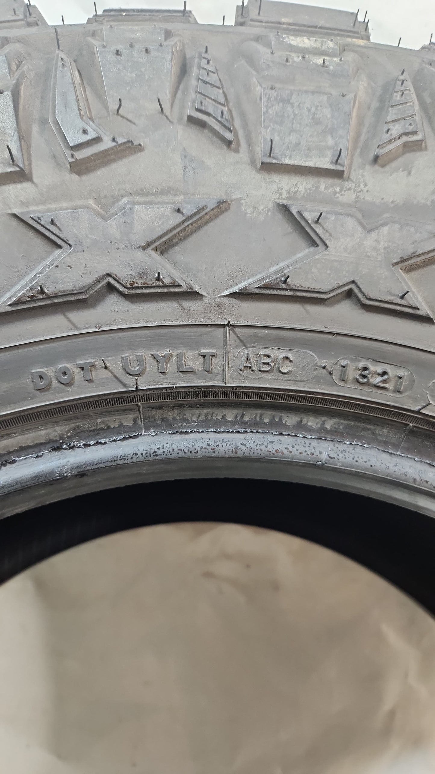 Used Tire - 35X12.50R18 LT Maxxis Razr M/T