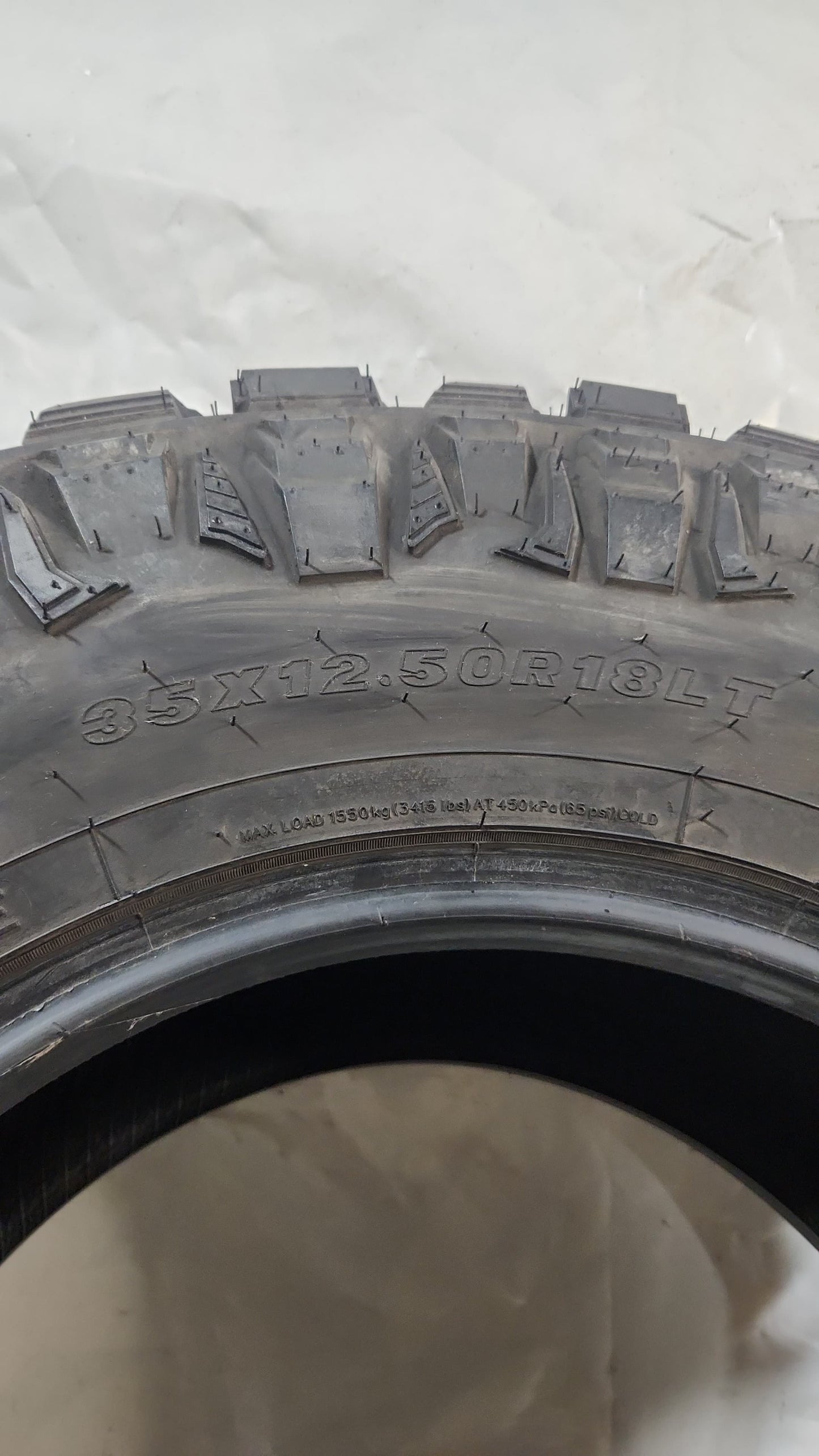 Used Tire - 35X12.50R18 LT Maxxis Razr M/T