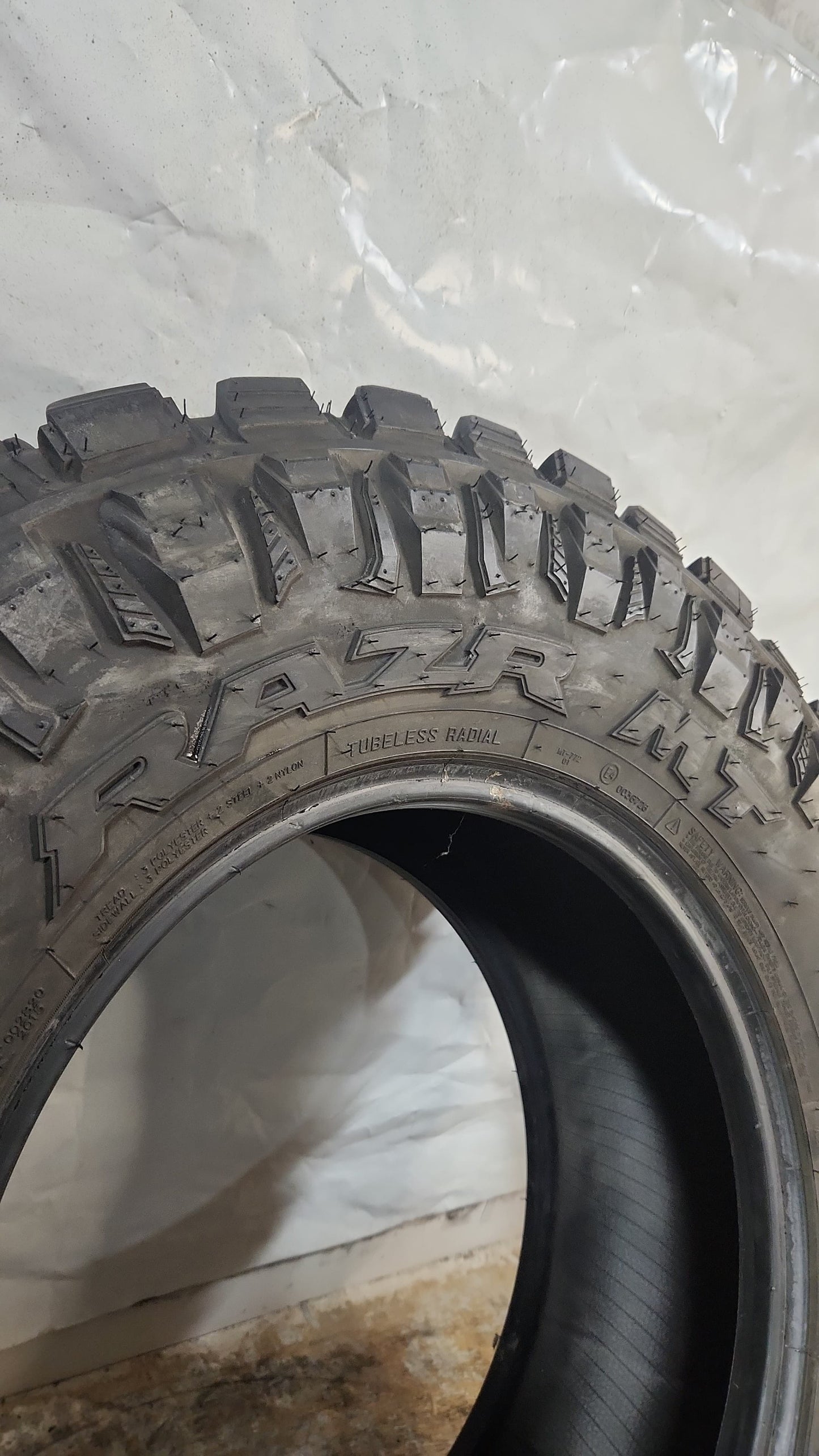 Used Tire - 35X12.50R18 LT Maxxis Razr M/T