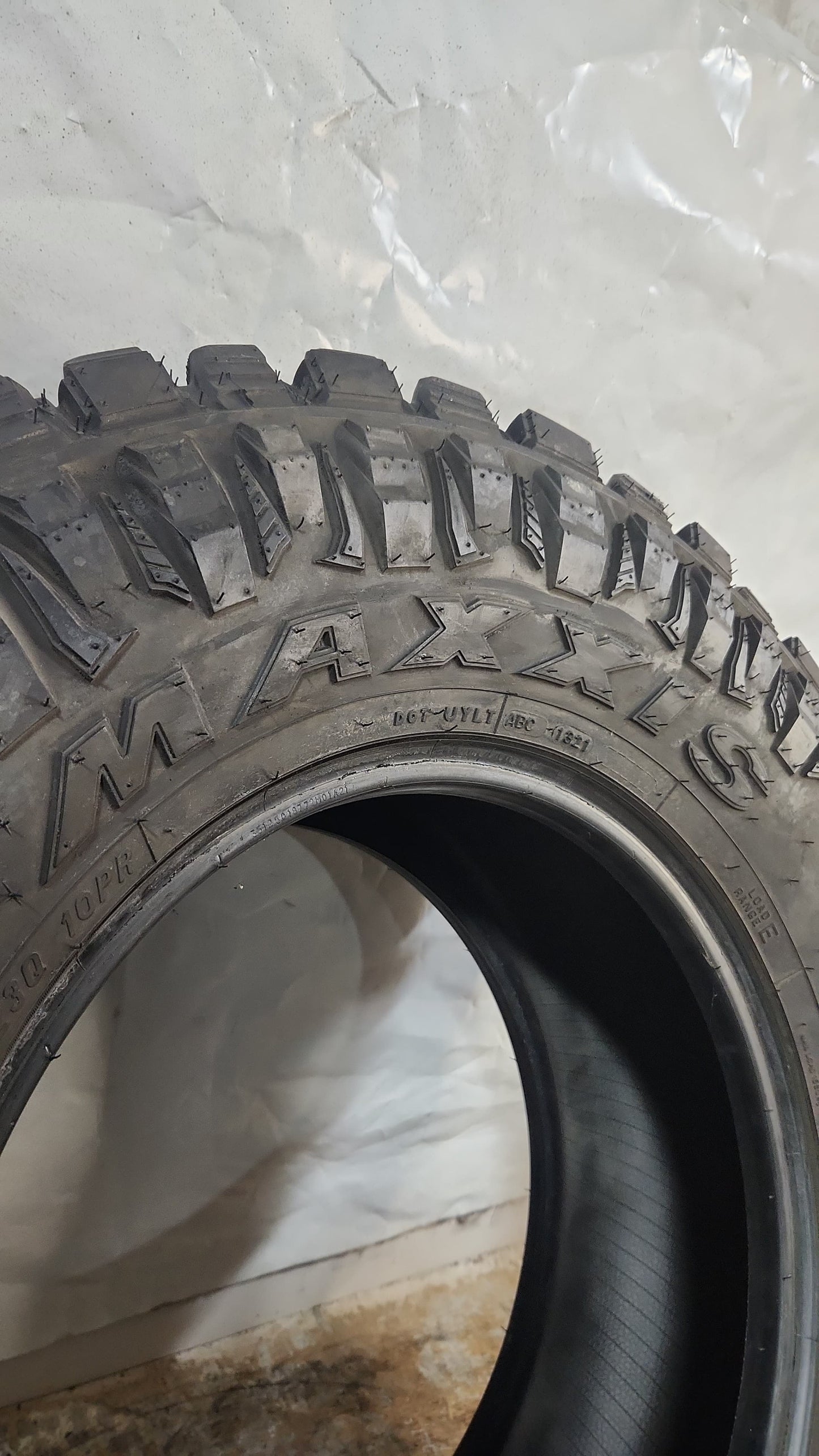 Used Tire - 35X12.50R18 LT Maxxis Razr M/T