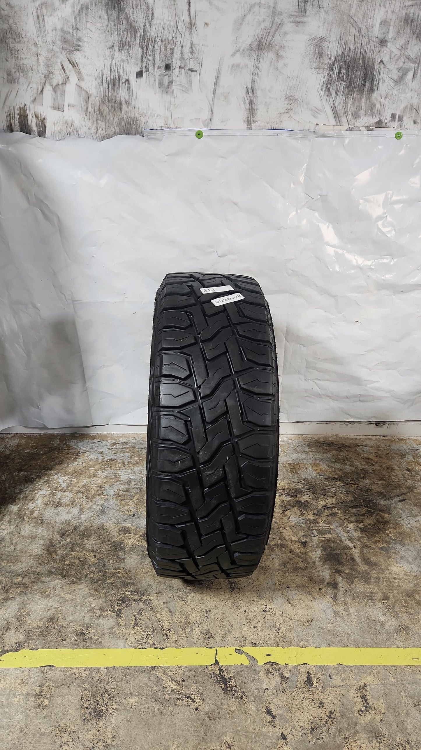 Used Tire - 37X12.50R22 LT Toyo Open Country R/T - 12/32
