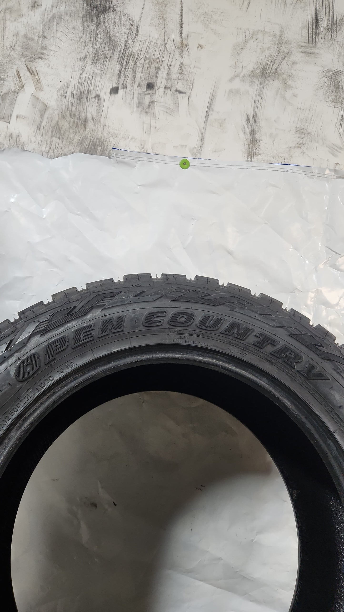 Used Tire - 37X12.50R22 LT Toyo Open Country R/T - 12/32