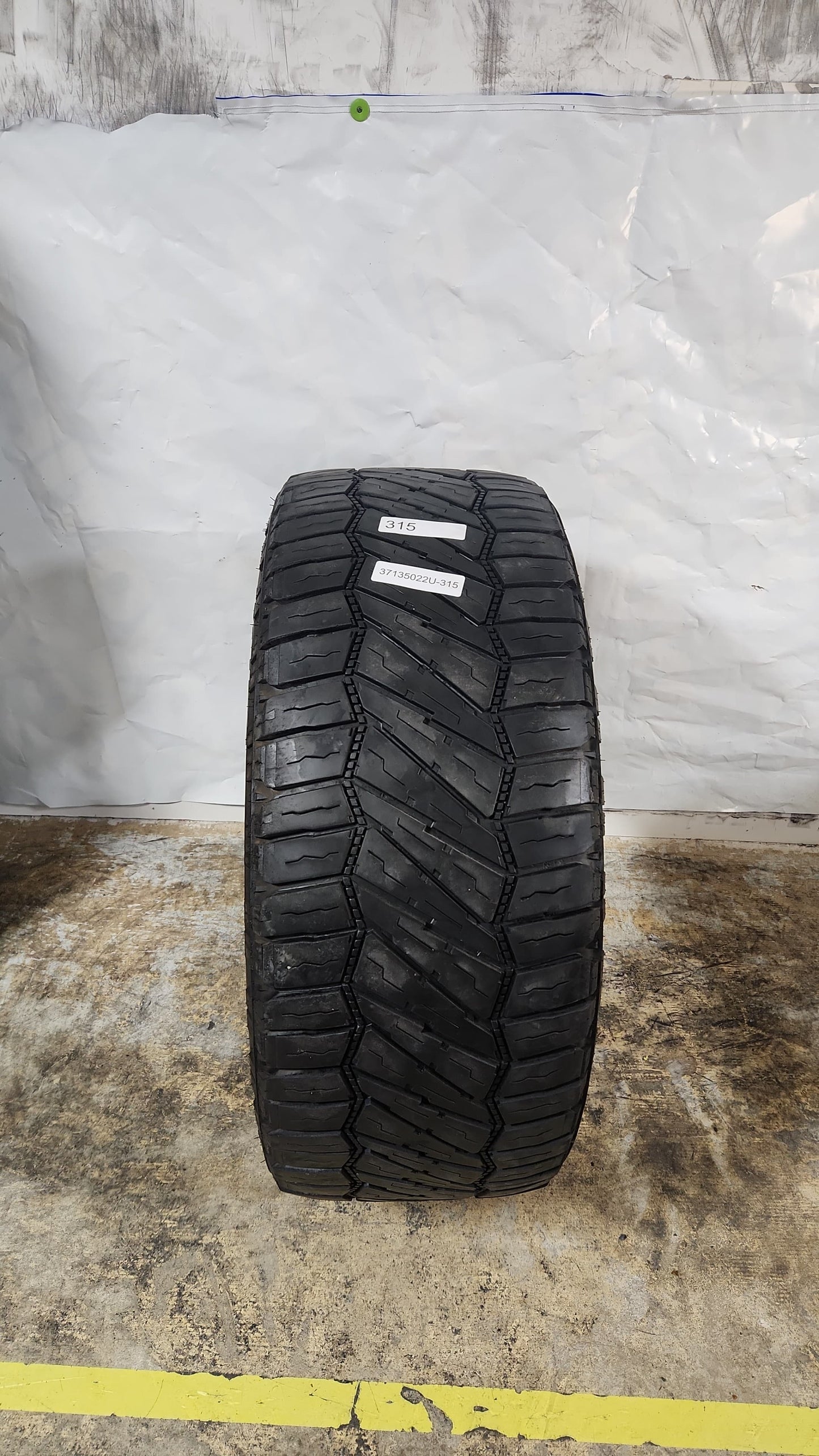 Used Tire - 37X13.50R22 LT Milestar Patagonia X/T