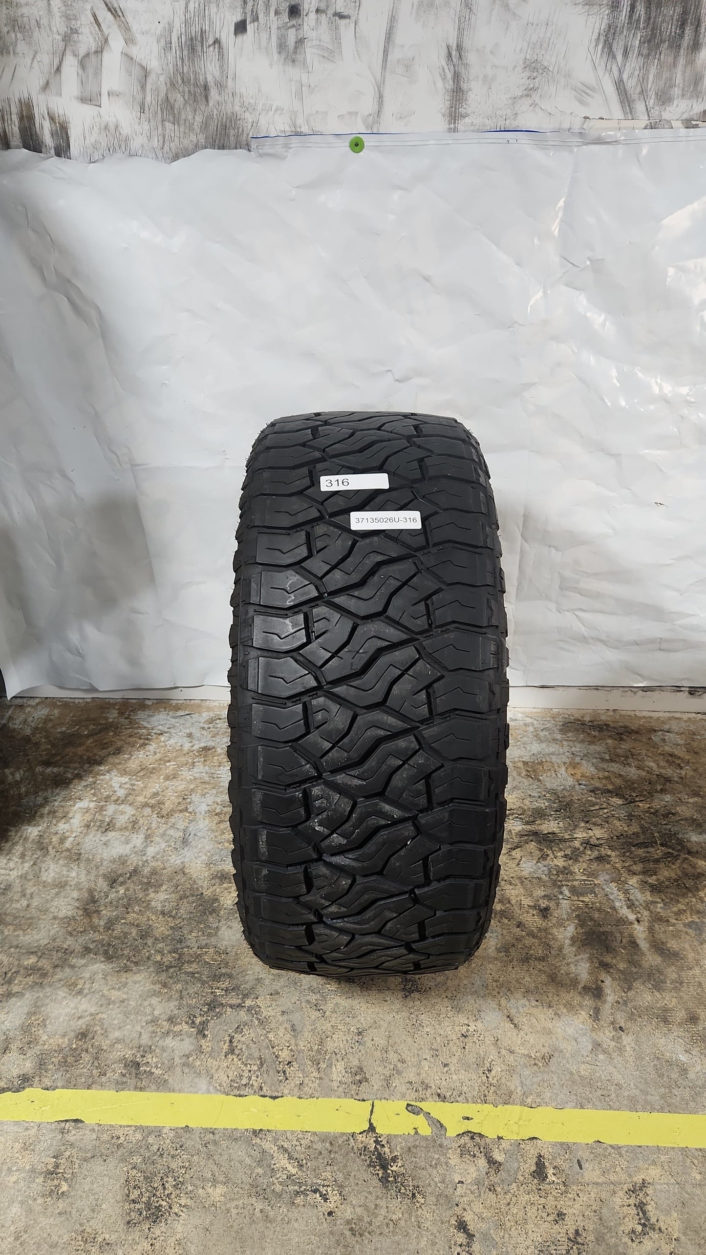Used Tire - 37X13.50R26 LT Venom Power Terra Hunter R/T - 9/32