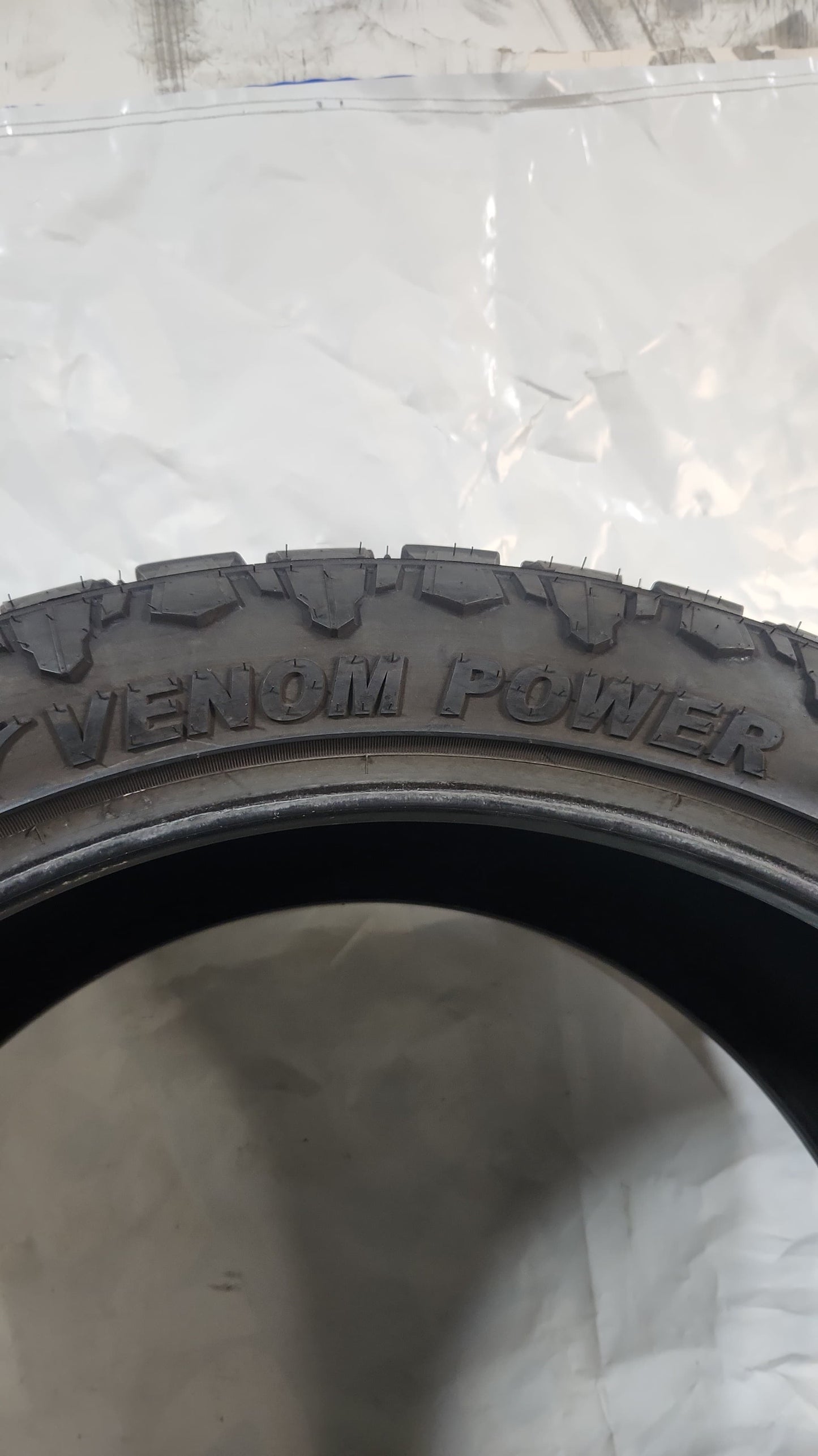 Used Tire - 37X13.50R26 LT Venom Power Terra Hunter R/T - 9/32