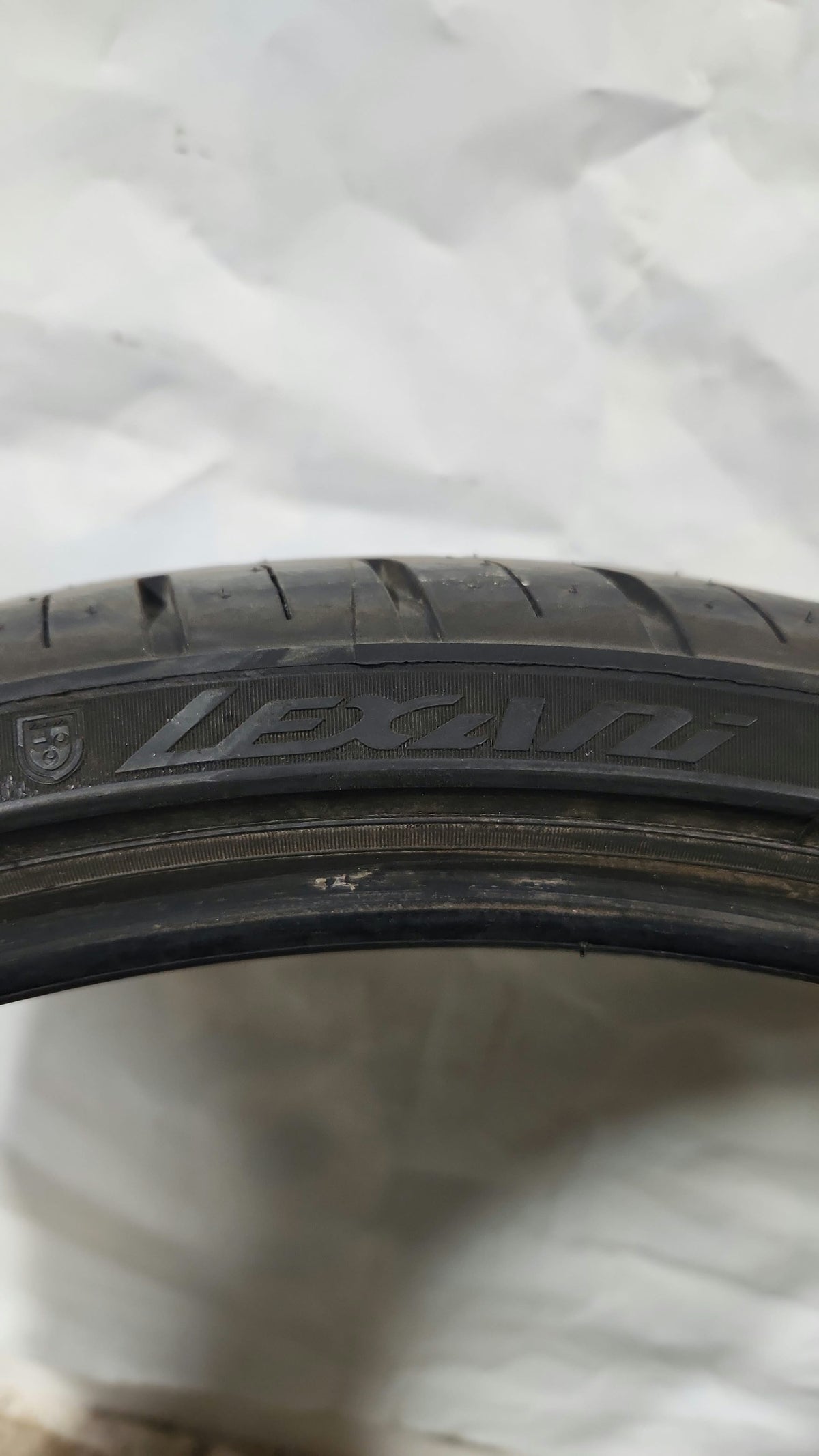 Used Tire - 255/30ZR24 Lexani LX-Twenty 8/32