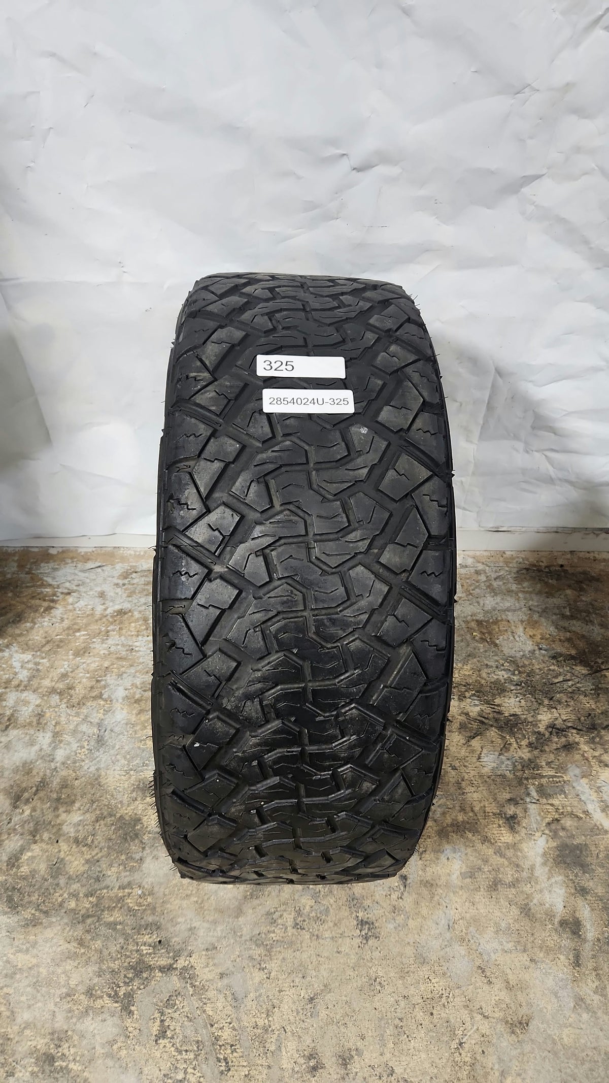 Used Tire - 285/40R24 Venom Power Terra Hunter X/T