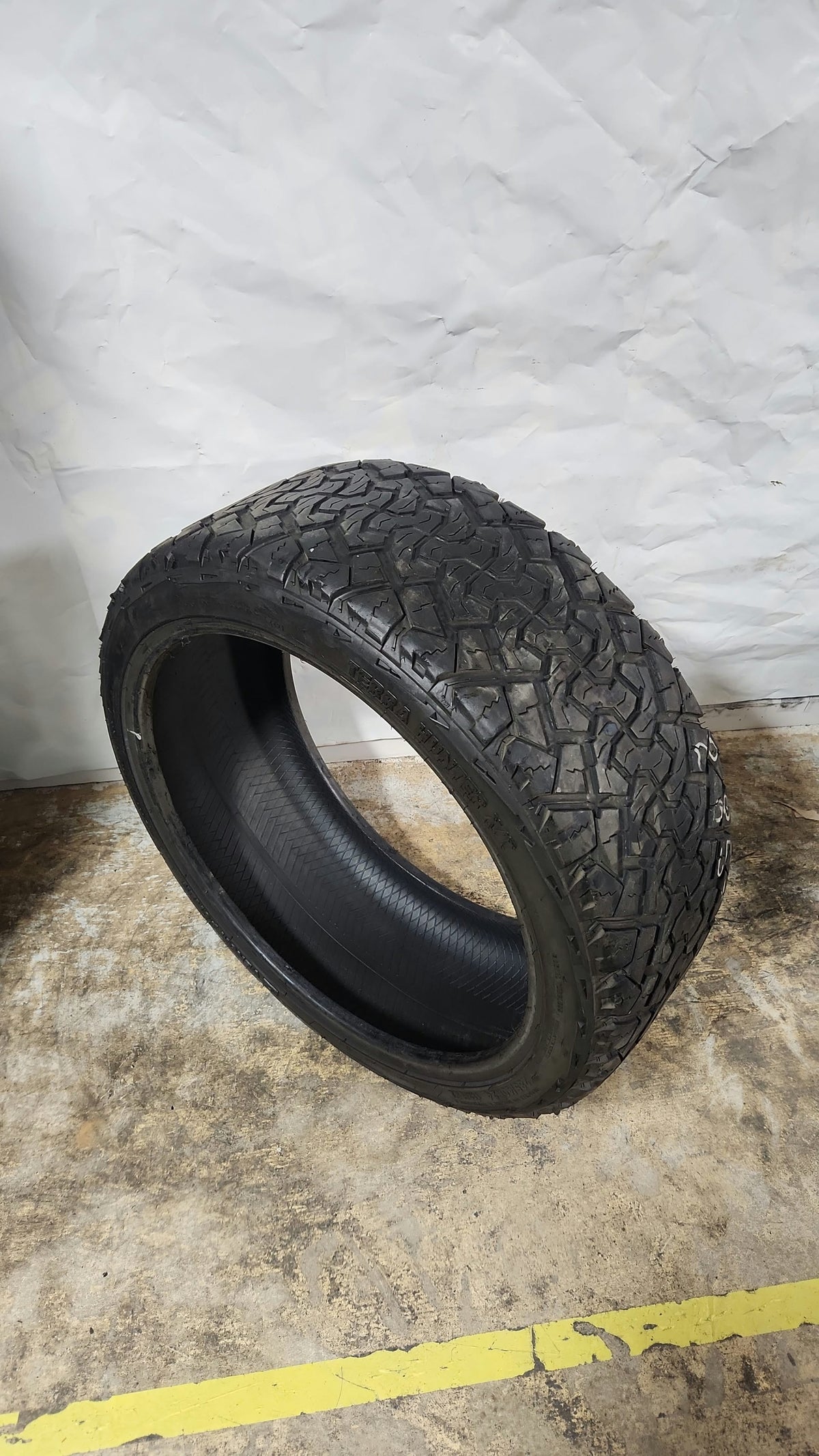Used Tire - 285/40R24 Venom Power Terra Hunter X/T