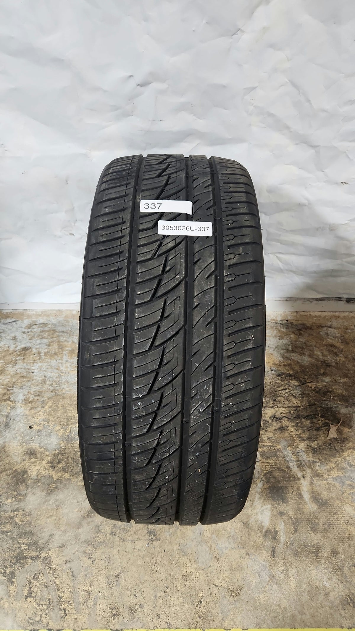 Used Tire - 305/30R26 Delinte Desert Storm II 8/32