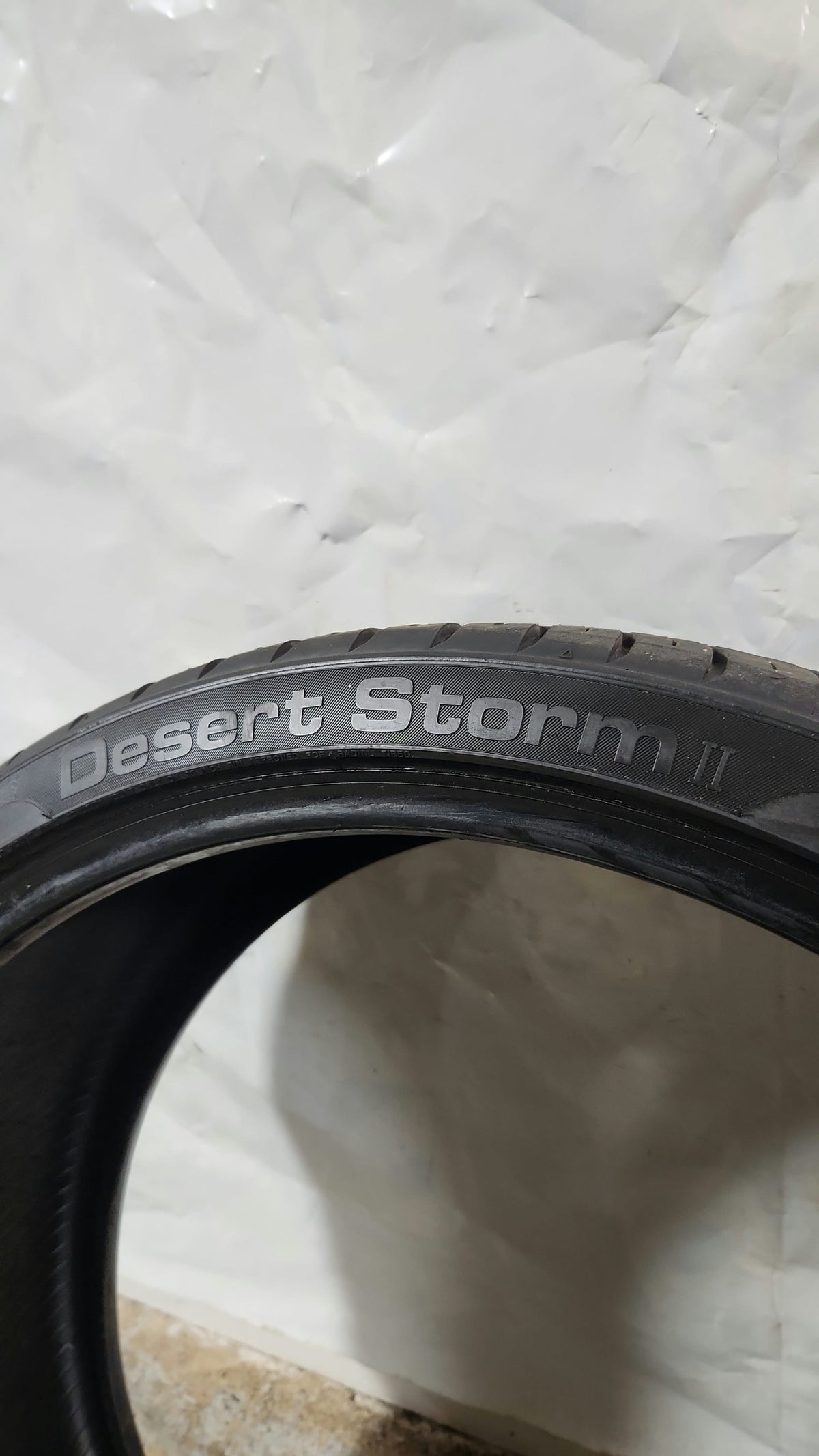 Used Tire - 305/30R26 Delinte Desert Storm II 8/32