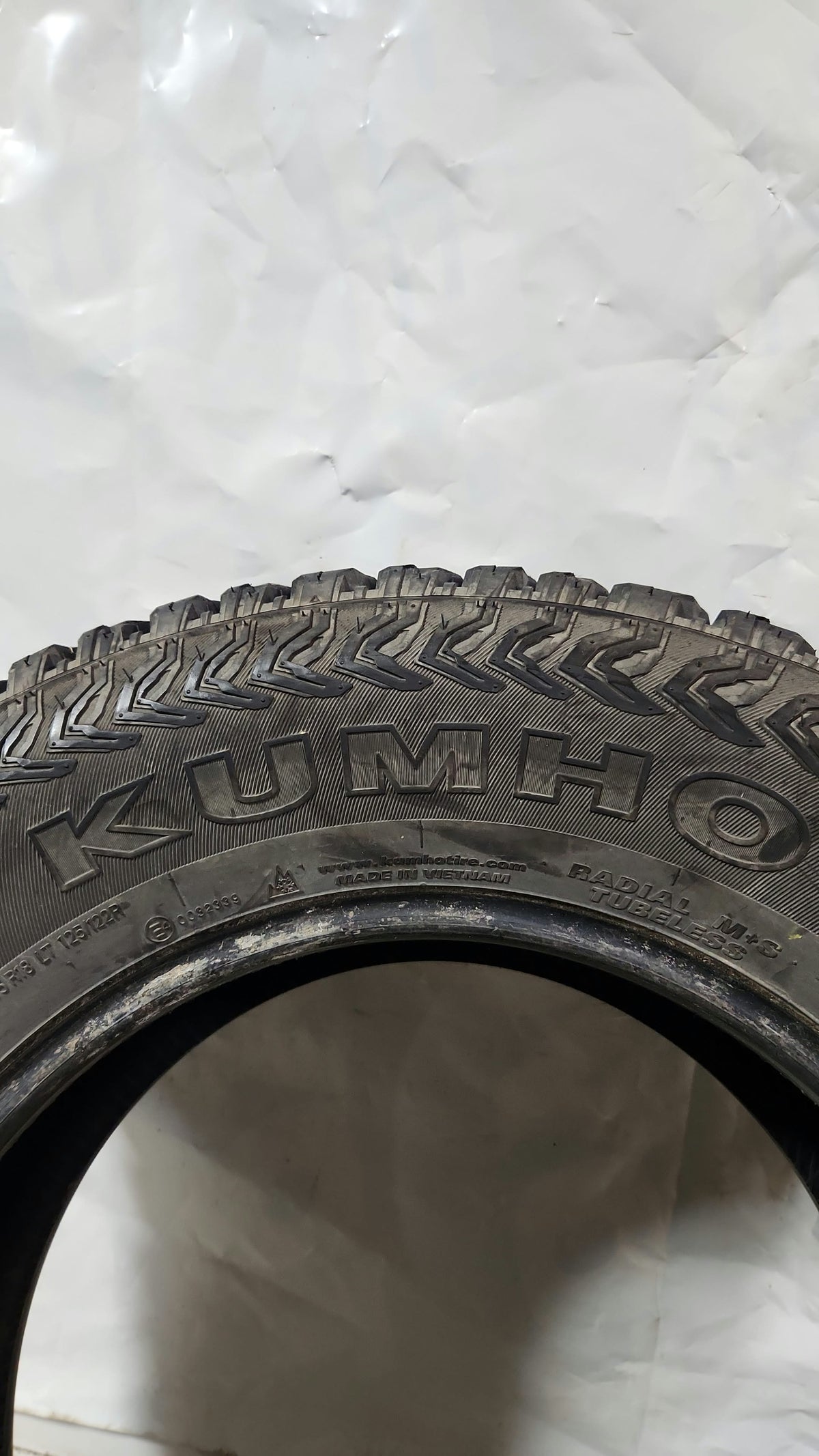 Used Tire - 285/65R18 Kumho Road Venture AT51