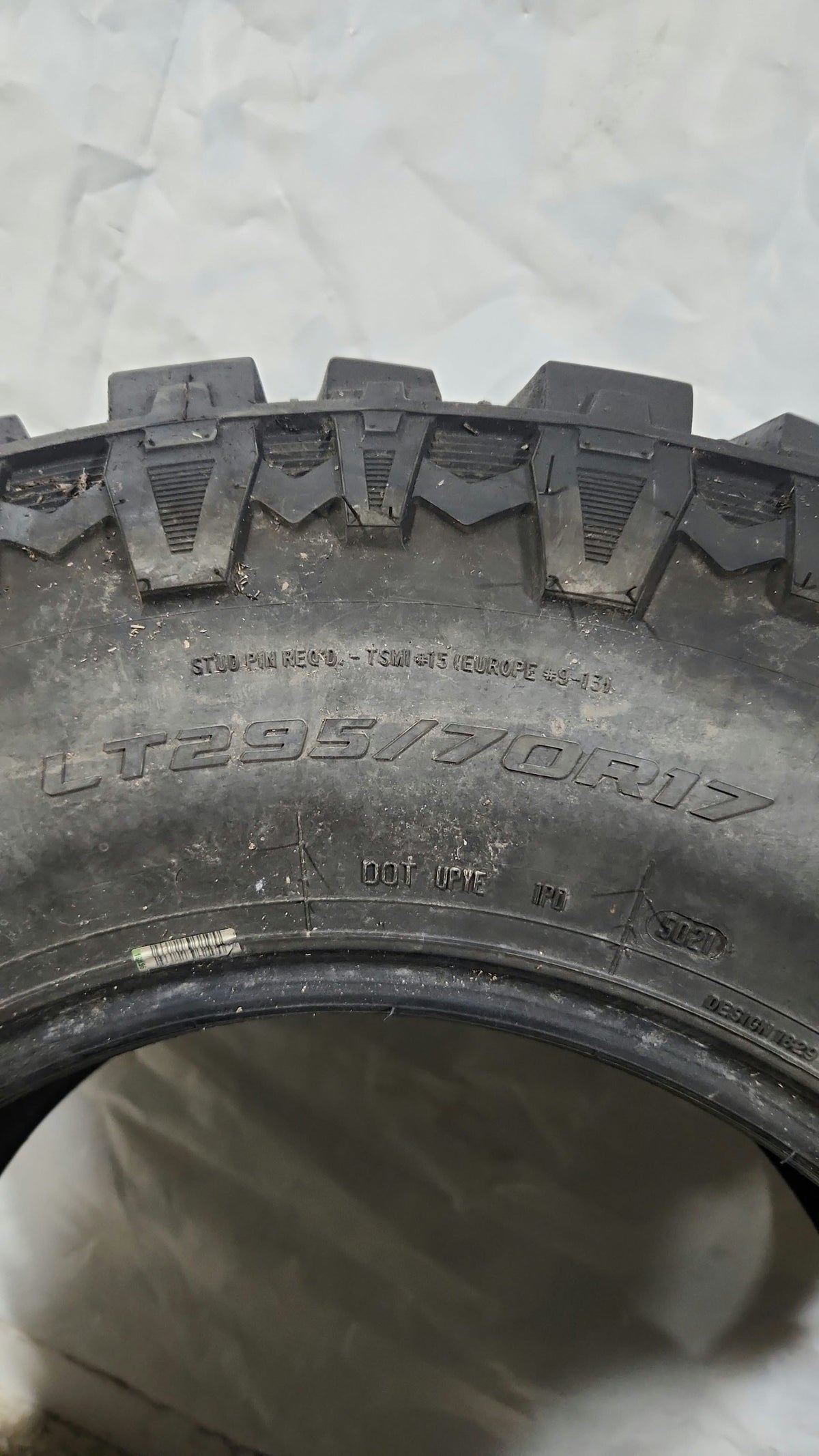 Used Tire - 295/70R17 Cooper Evolution M/T 9/32