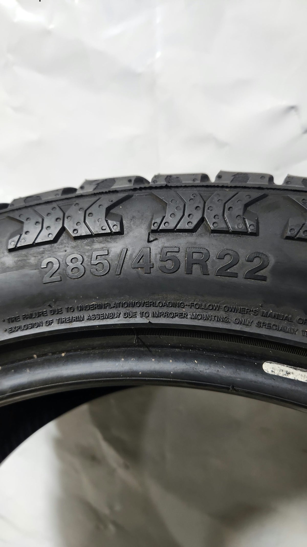 Used Tire - 285/45R22 Advanta ATX 850 7/32