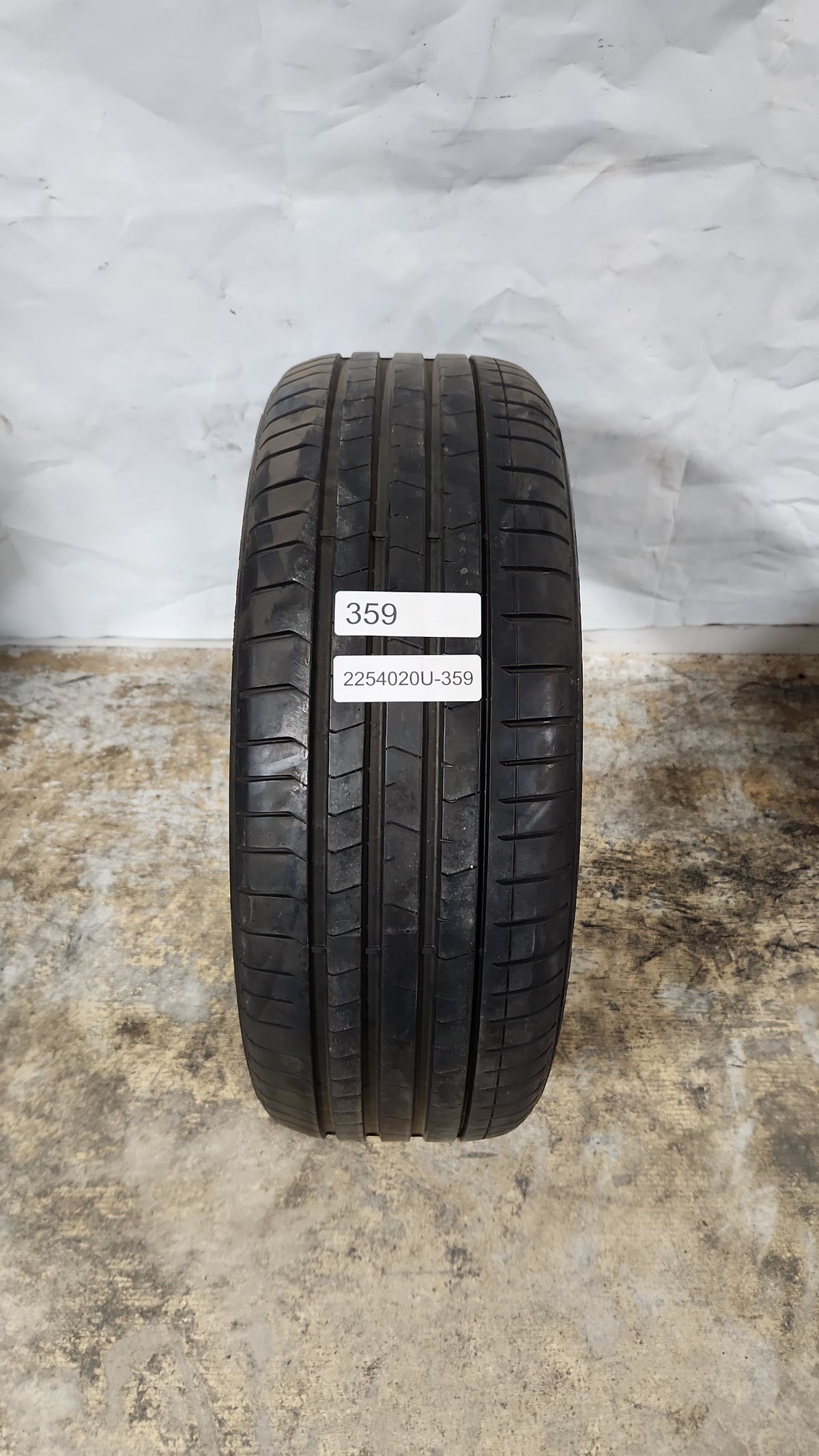 Used Tire - 225/40R20 Pirelli PZero