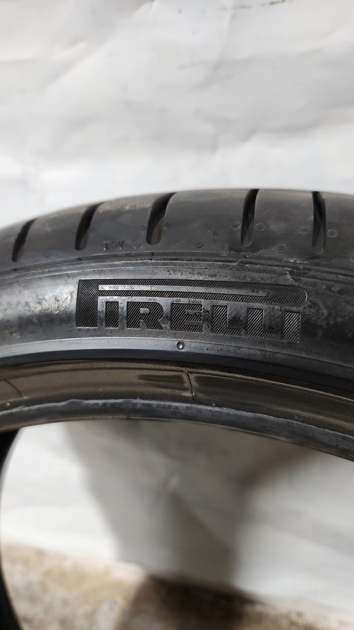 Used Tire - 225/40R20 Pirelli PZero