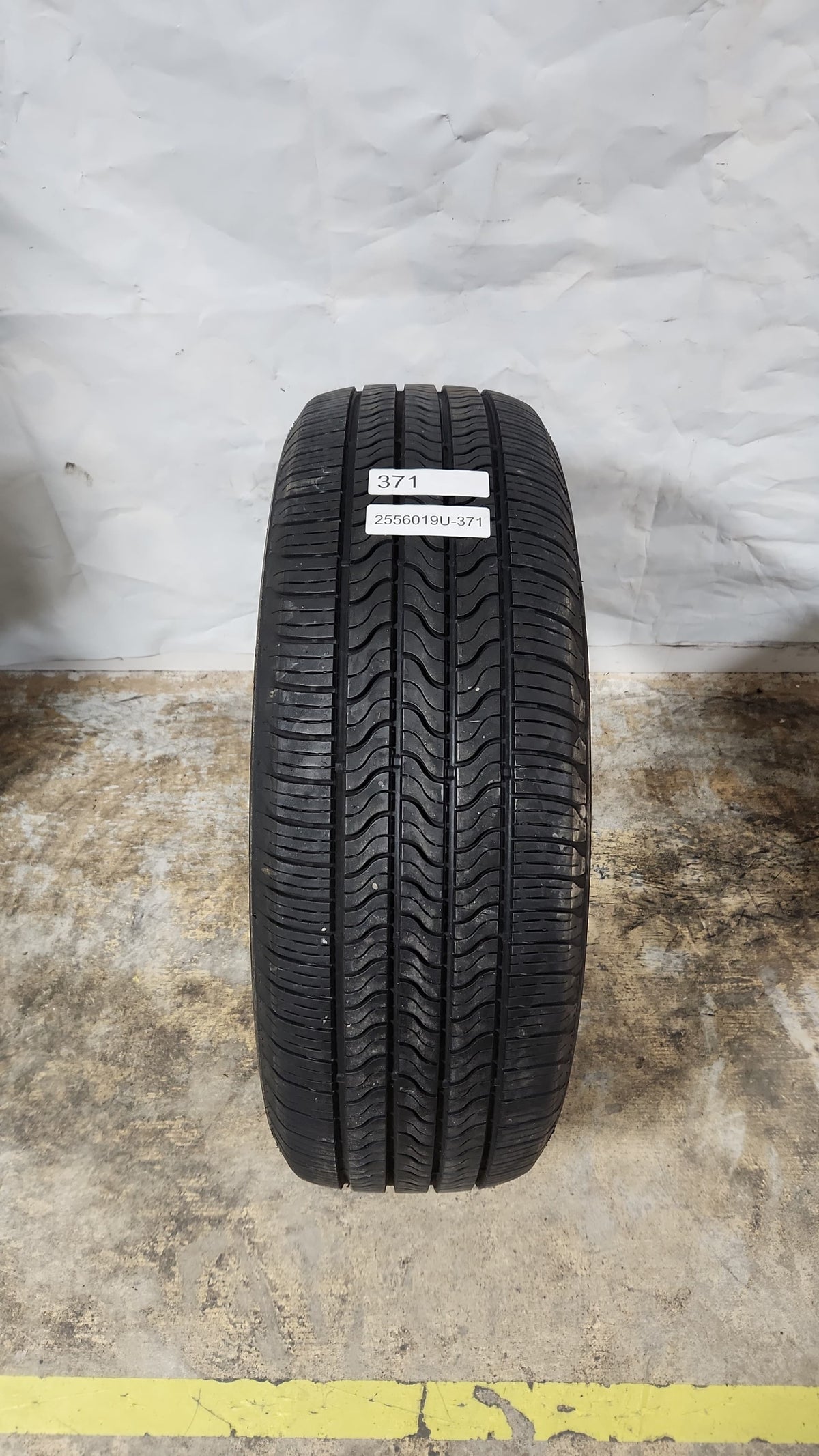 Used Tire - 255/60R19 Firestone All Season